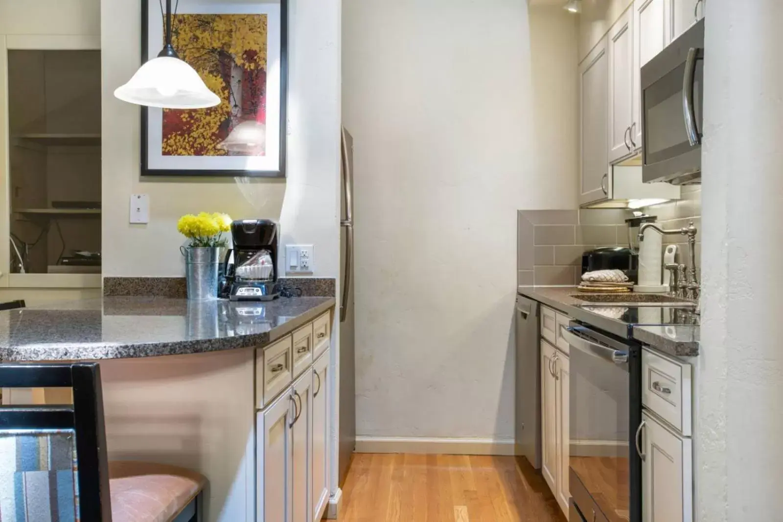 Kitchen or kitchenette, Kitchen/Kitchenette in Bluegreen's StreamSide at Vail