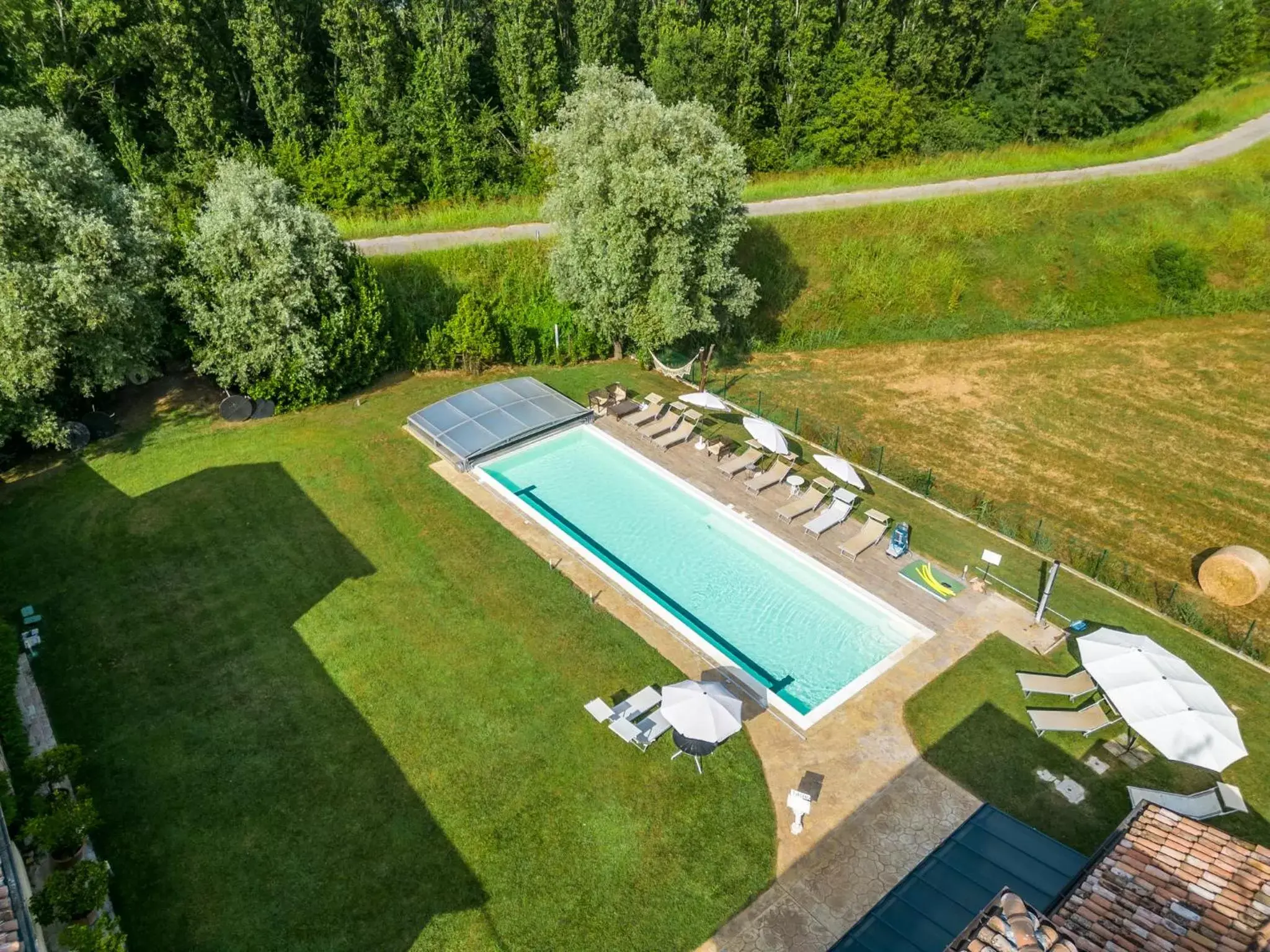 Pool View in La Casa di Valeria - Modena