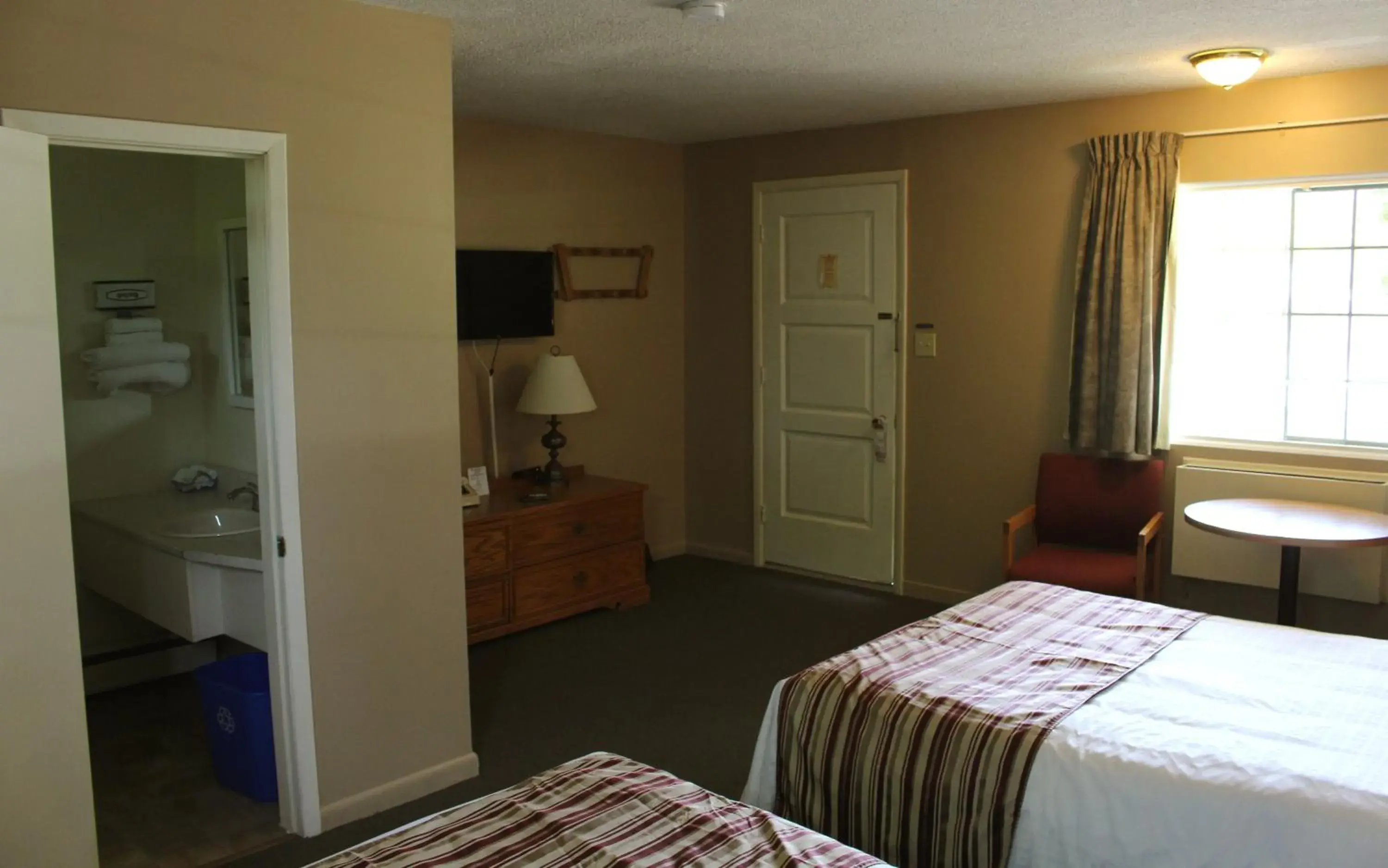 Photo of the whole room, Bed in Colonial Resort & Spa