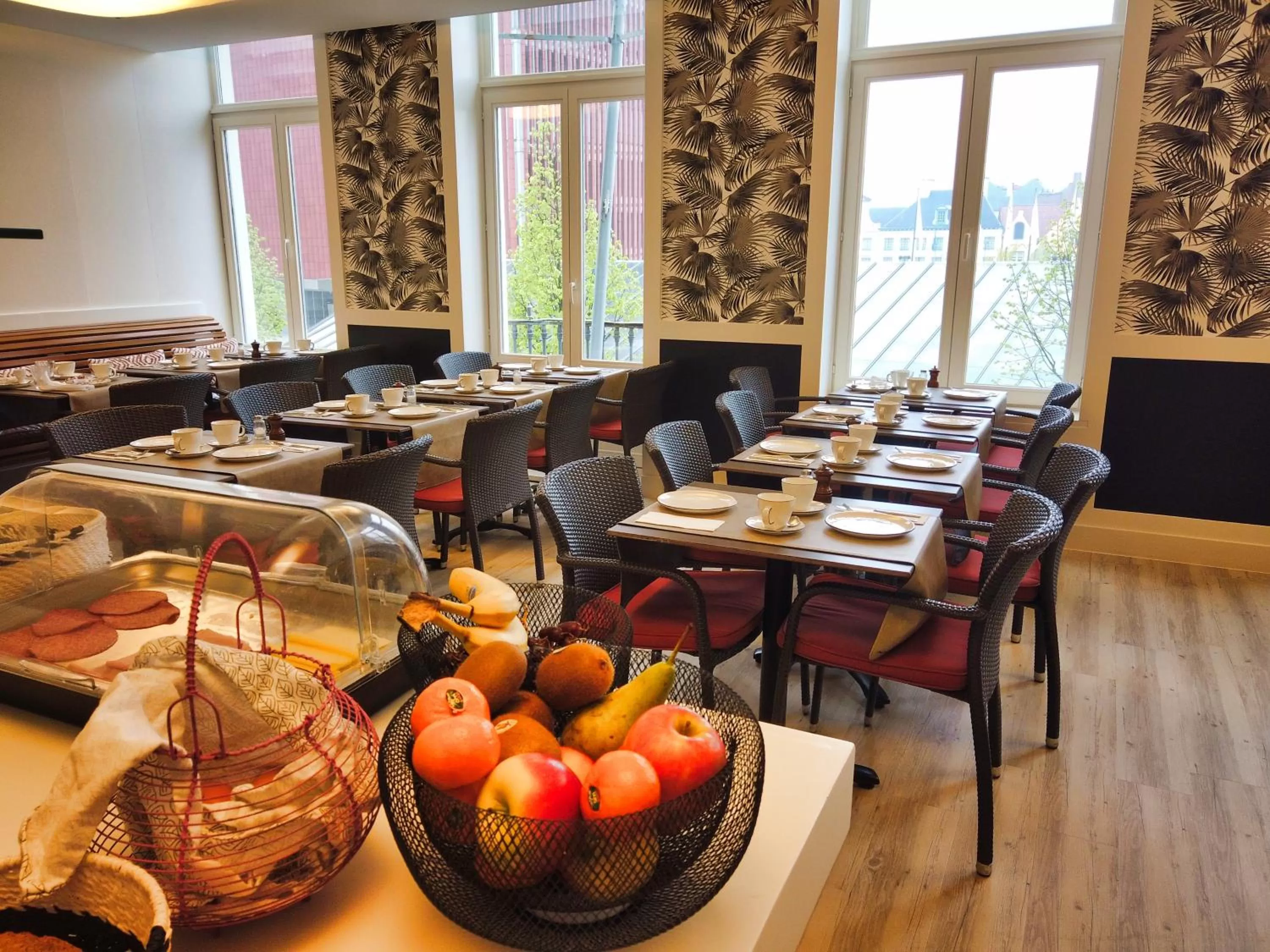 Restaurant/places to eat in Hotel Bliss