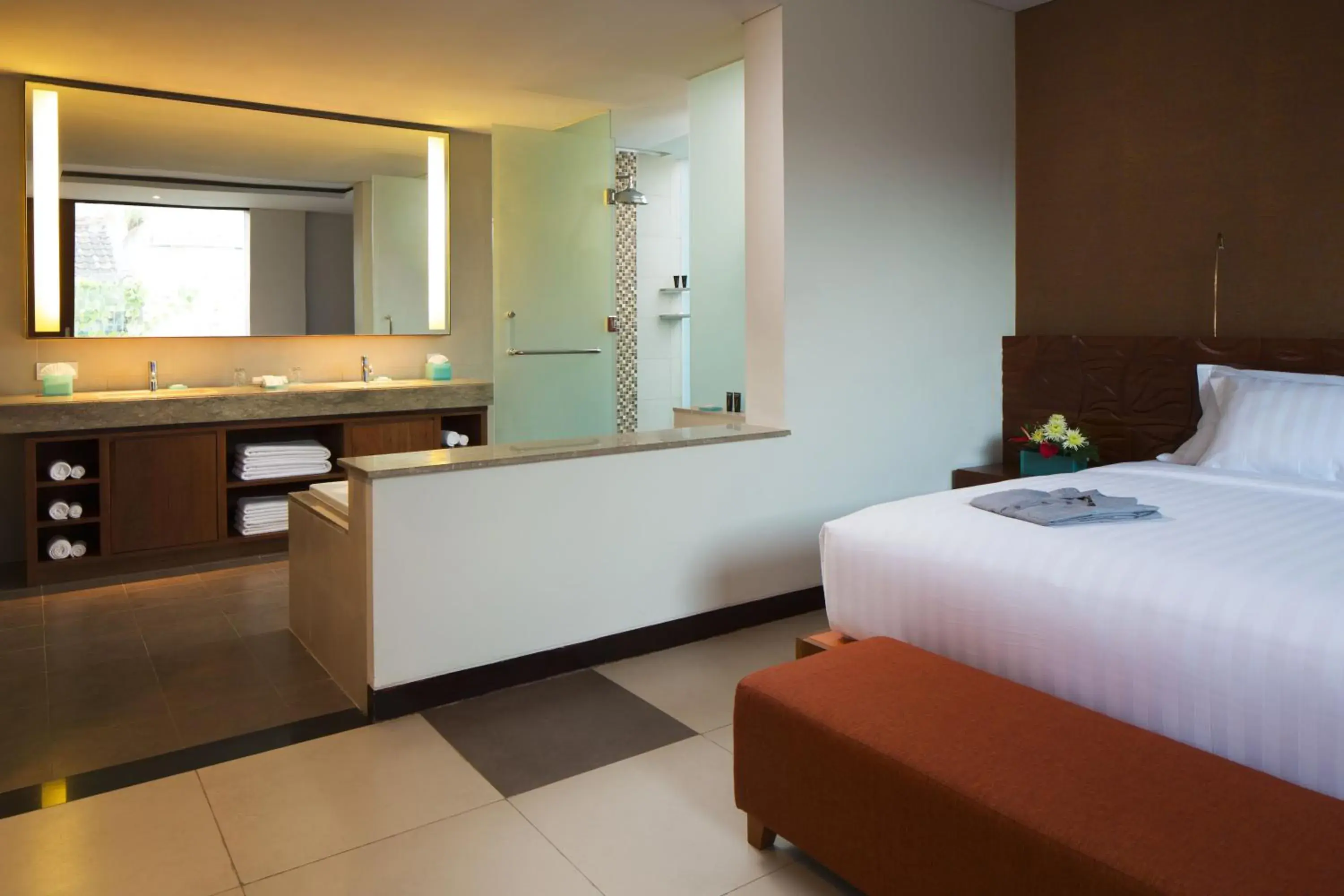 Bathroom, Bed in Sun Island Hotel & Spa Legian
