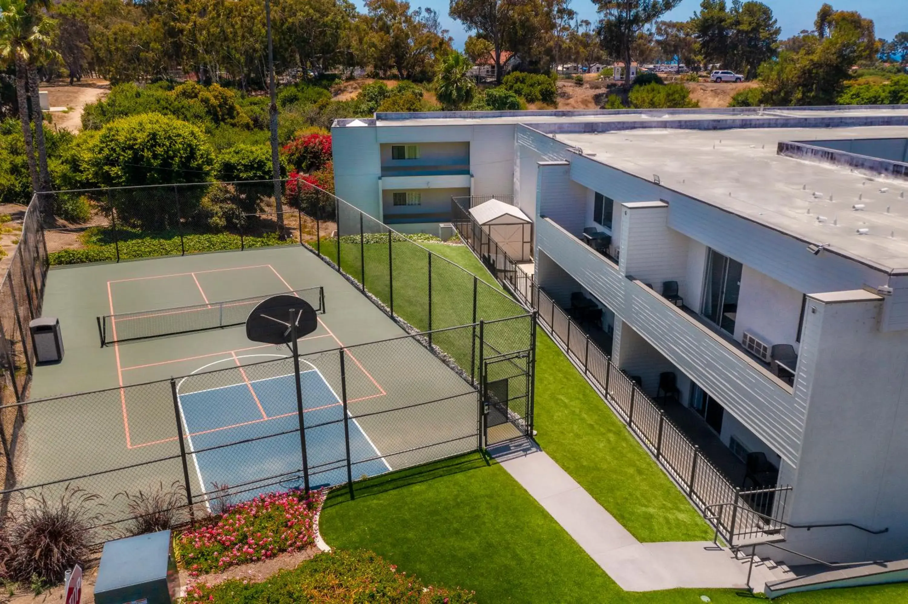 Inner courtyard view in San Clemente Inn Inner courtyard view in San Clemente Inn