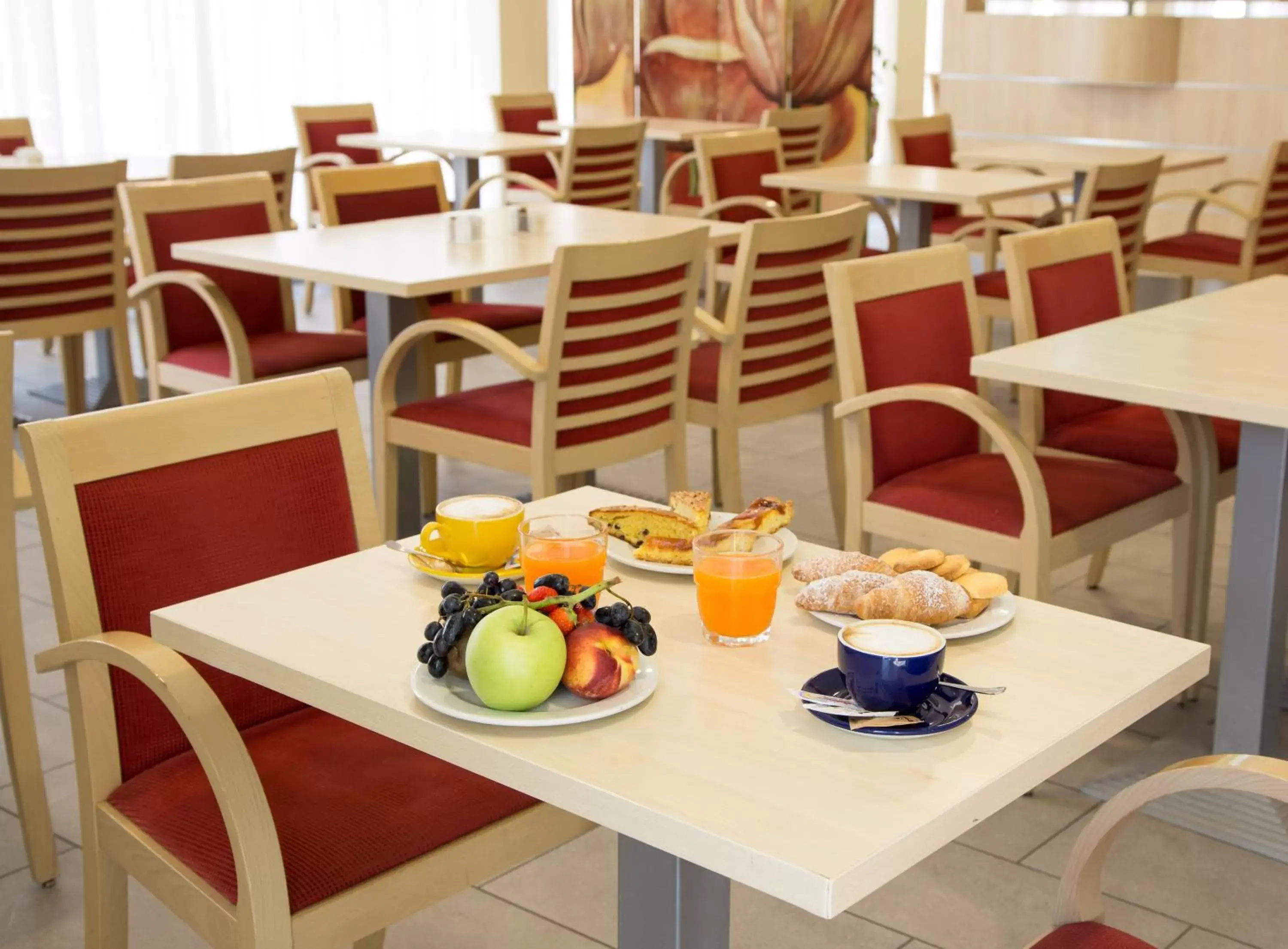 Breakfast, Restaurant/Places to Eat in Holiday Inn Express Parma, an IHG Hotel