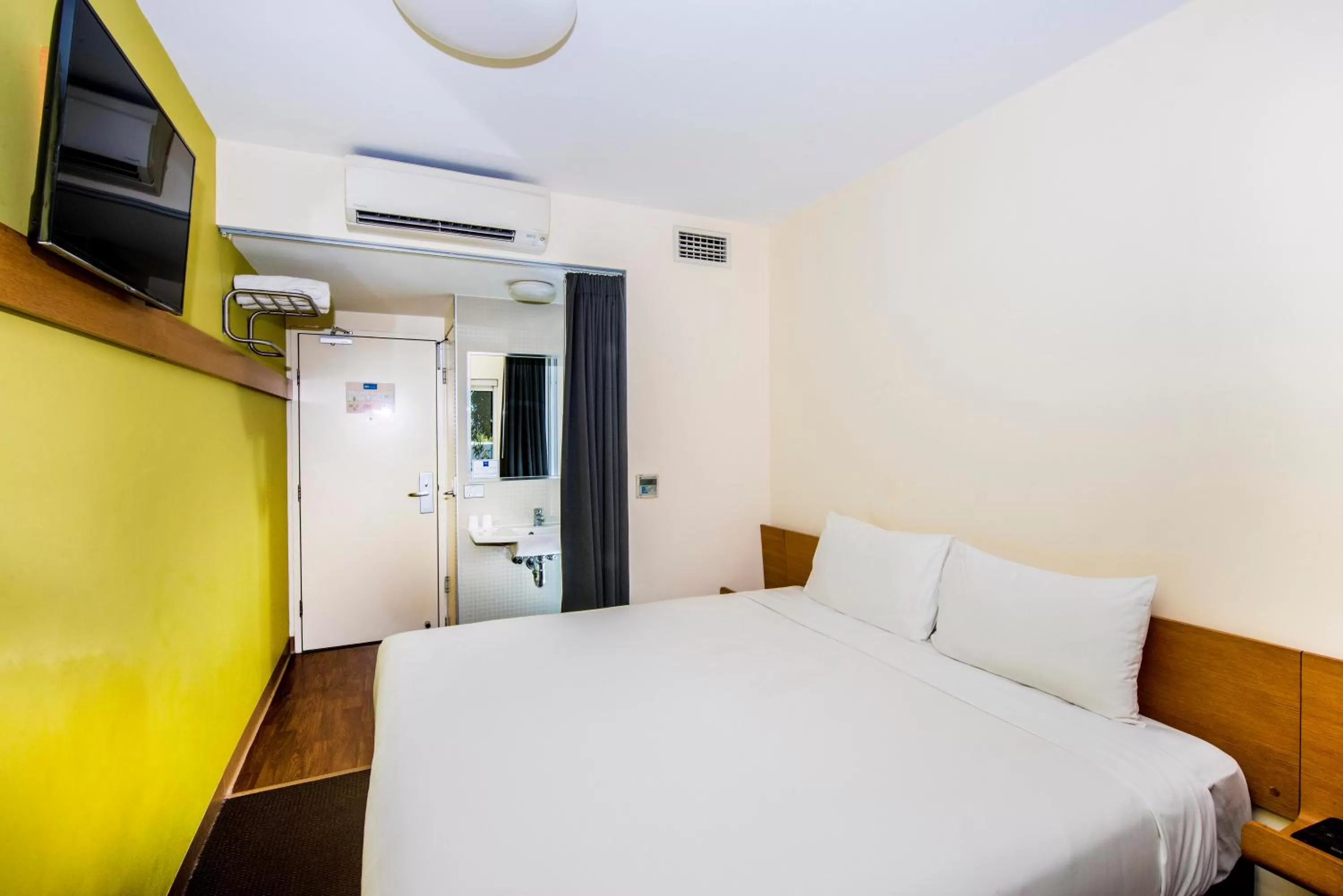 Photo of the whole room, Bed in ibis Budget Sydney Olympic Park