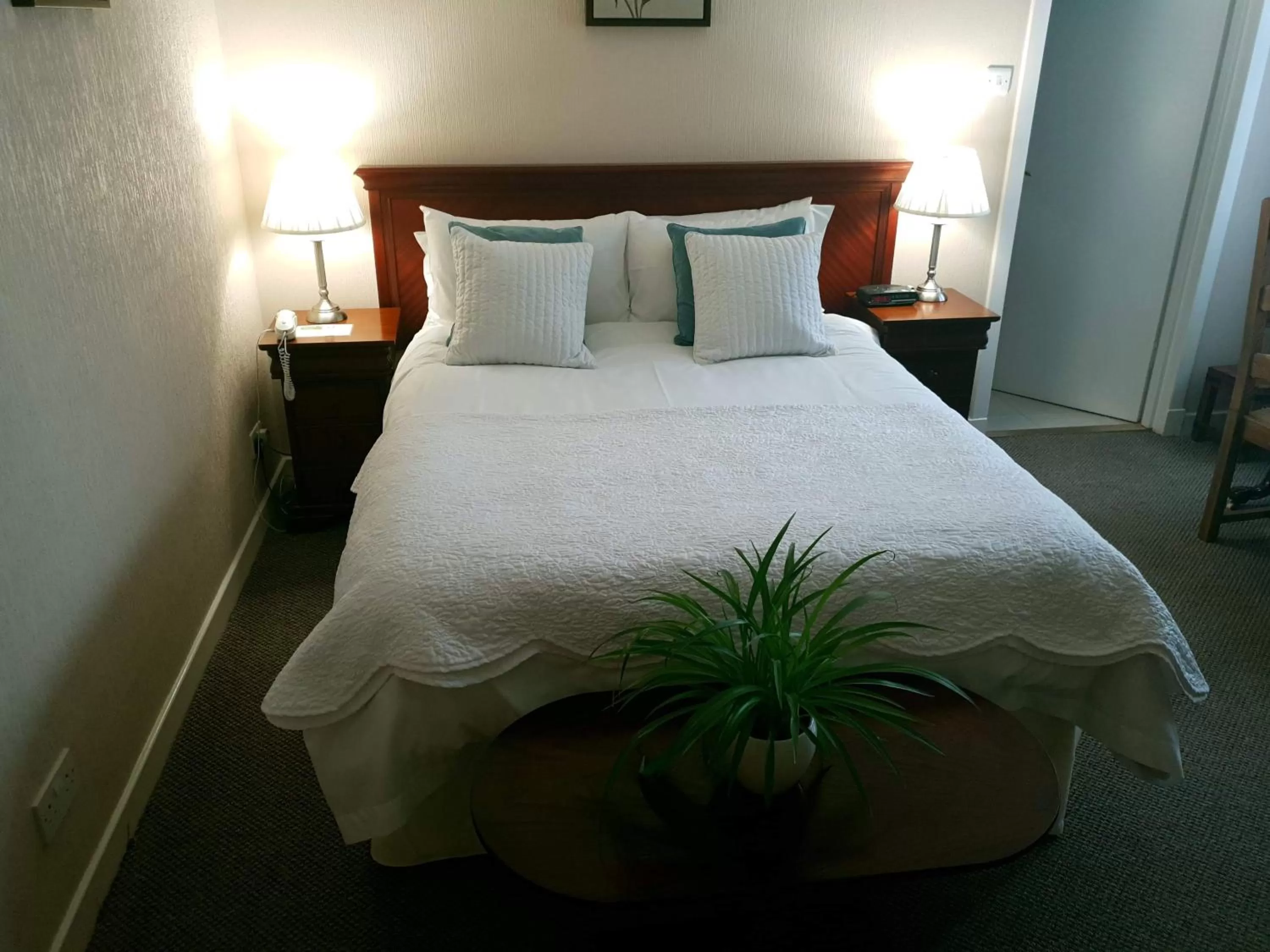 Bed in Mansfield House Hotel