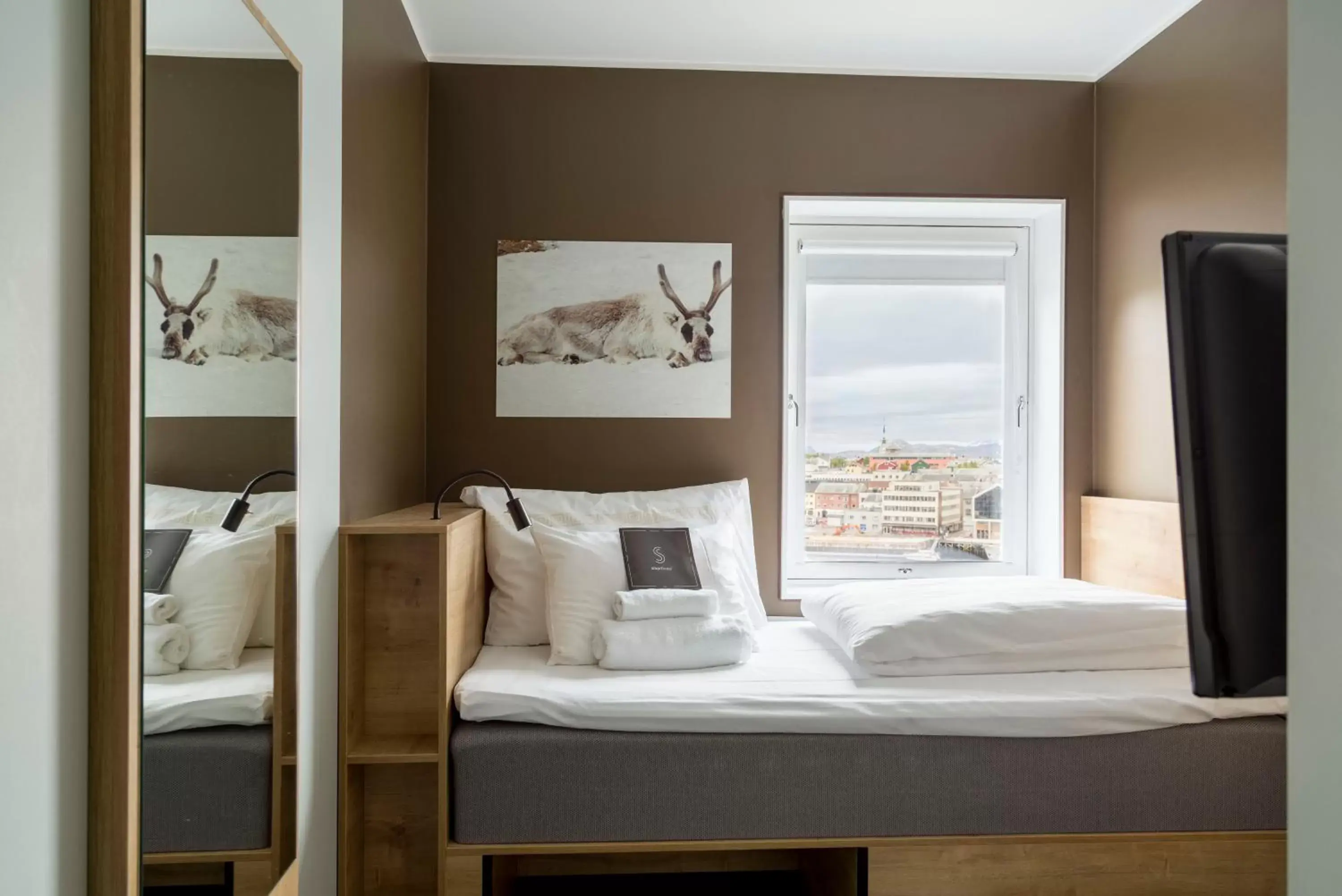 Spring, Bed in Smarthotel Hammerfest