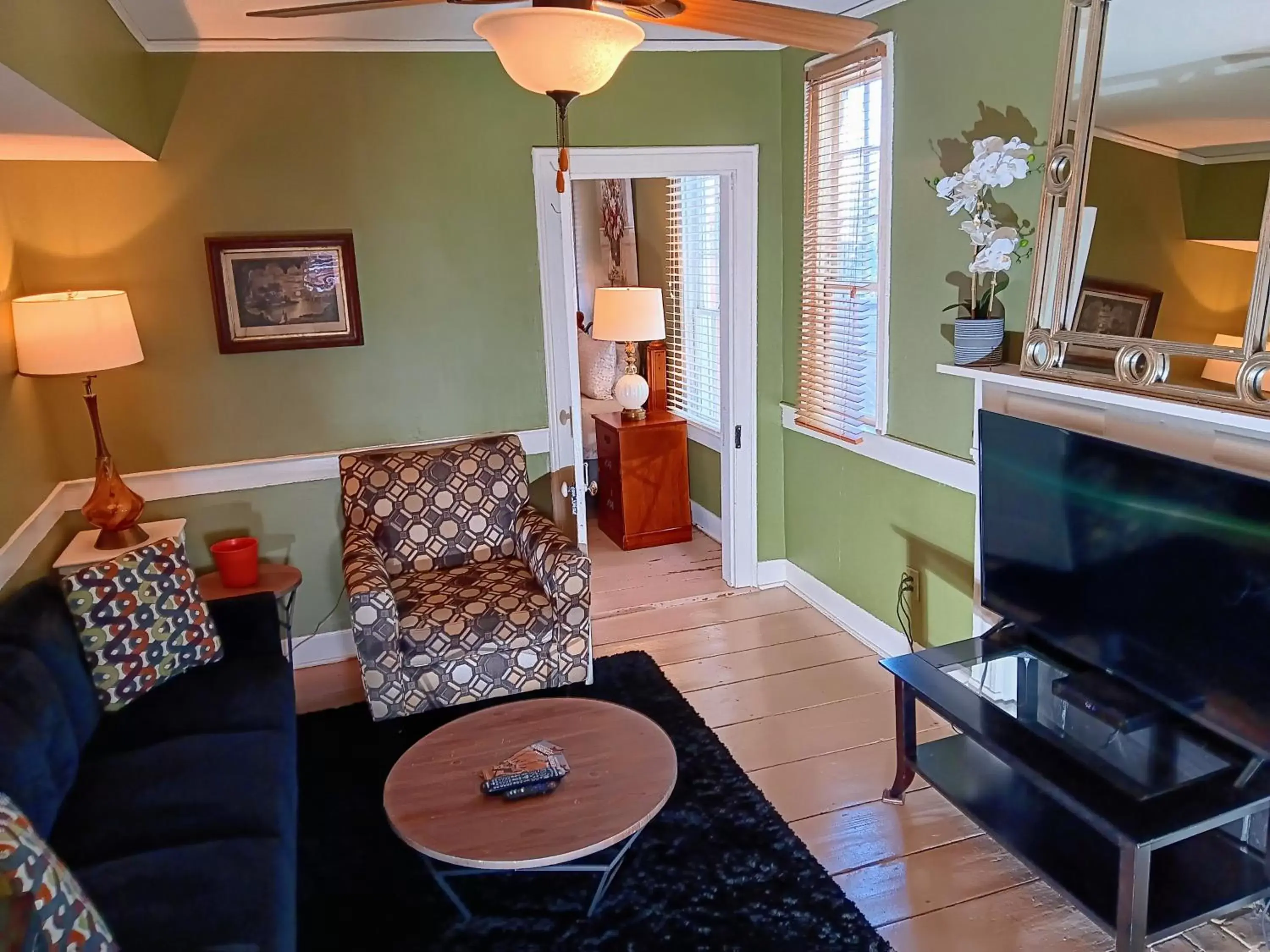 Living room, Seating Area in Blue Ruby at Grice-Fearing B&B