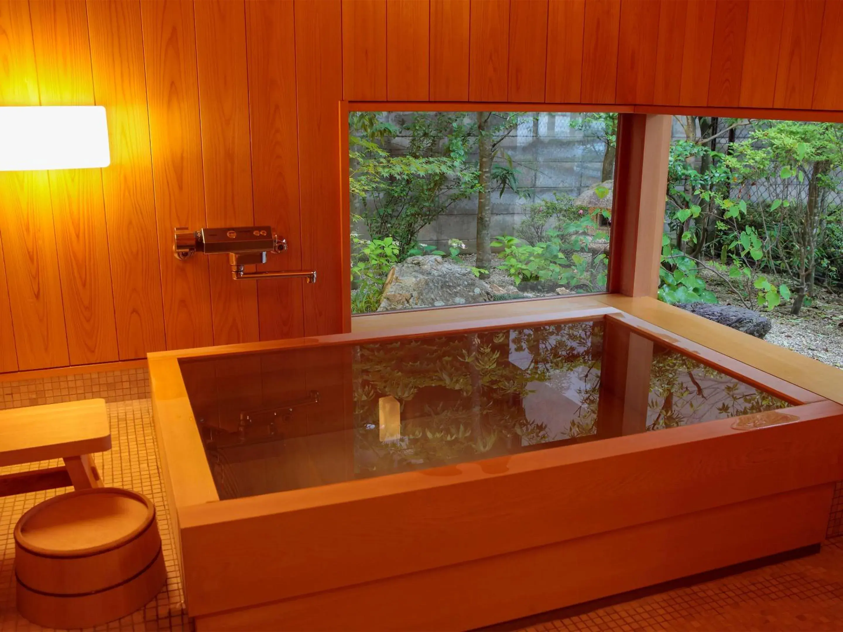 Hot Tub, Bathroom in Ryokan Genhouin