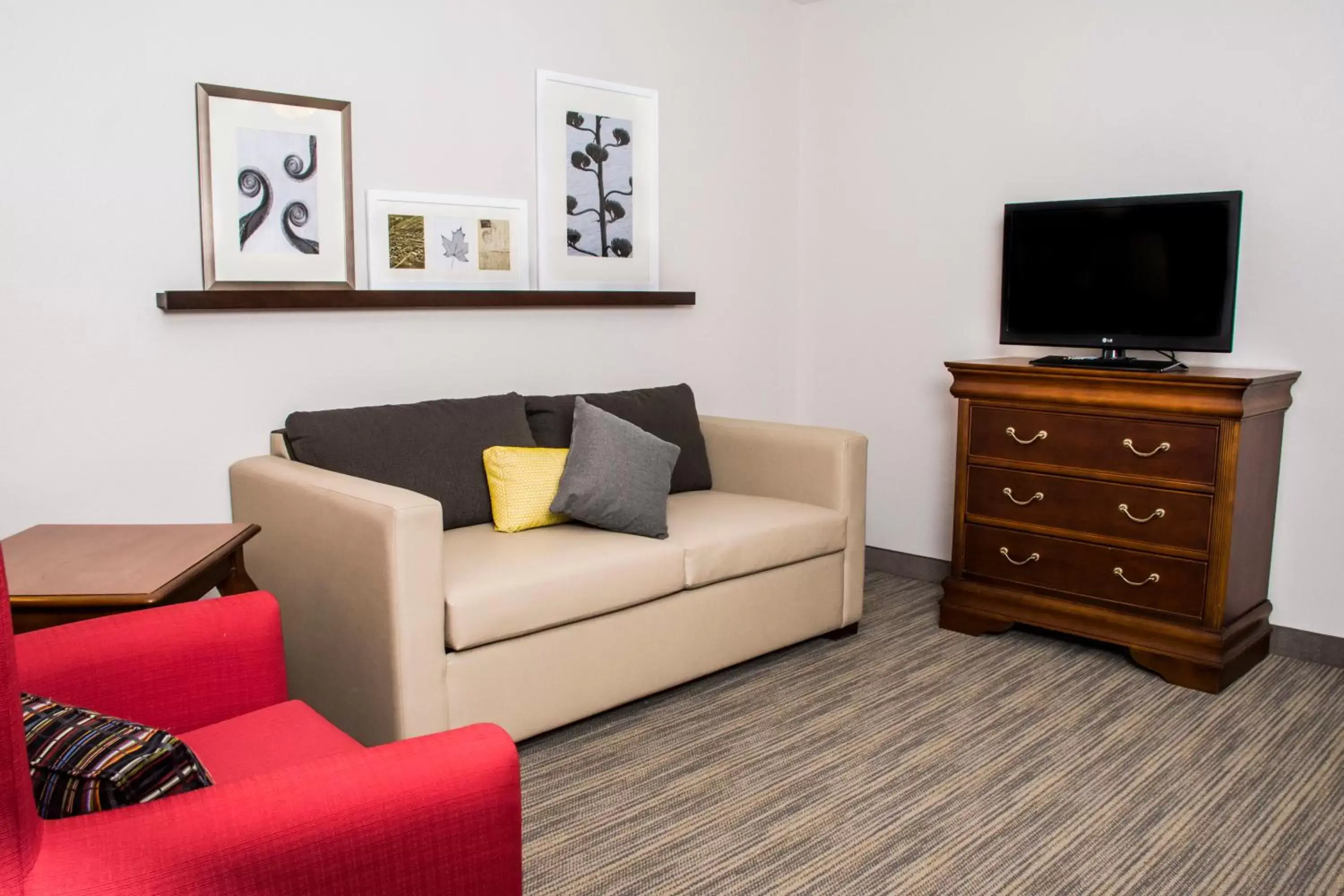 Seating Area in Country Inn & Suites by Radisson, Winchester, VA