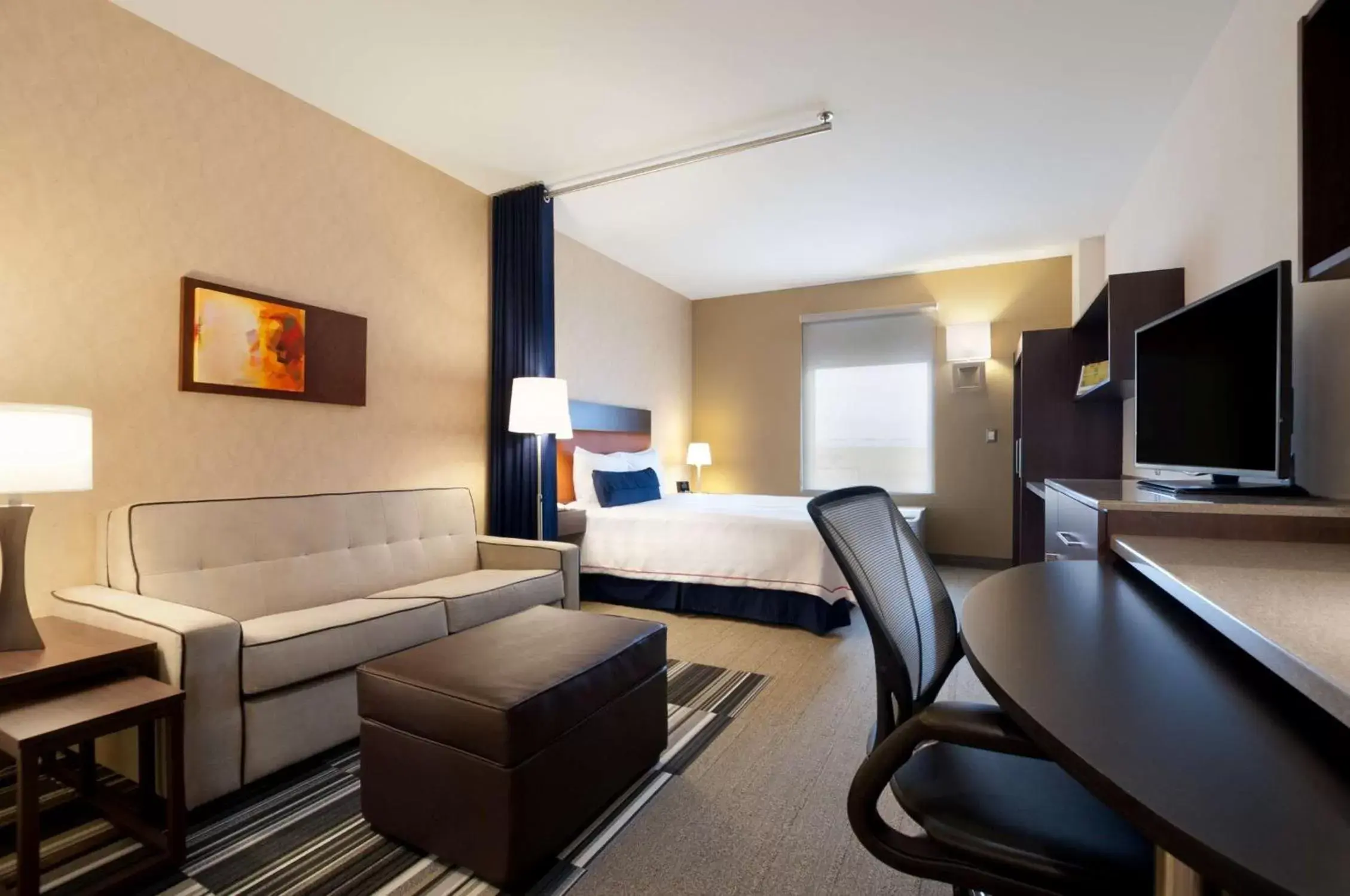 Bedroom, TV/Entertainment Center in Homewood Suites by Hilton Queretaro