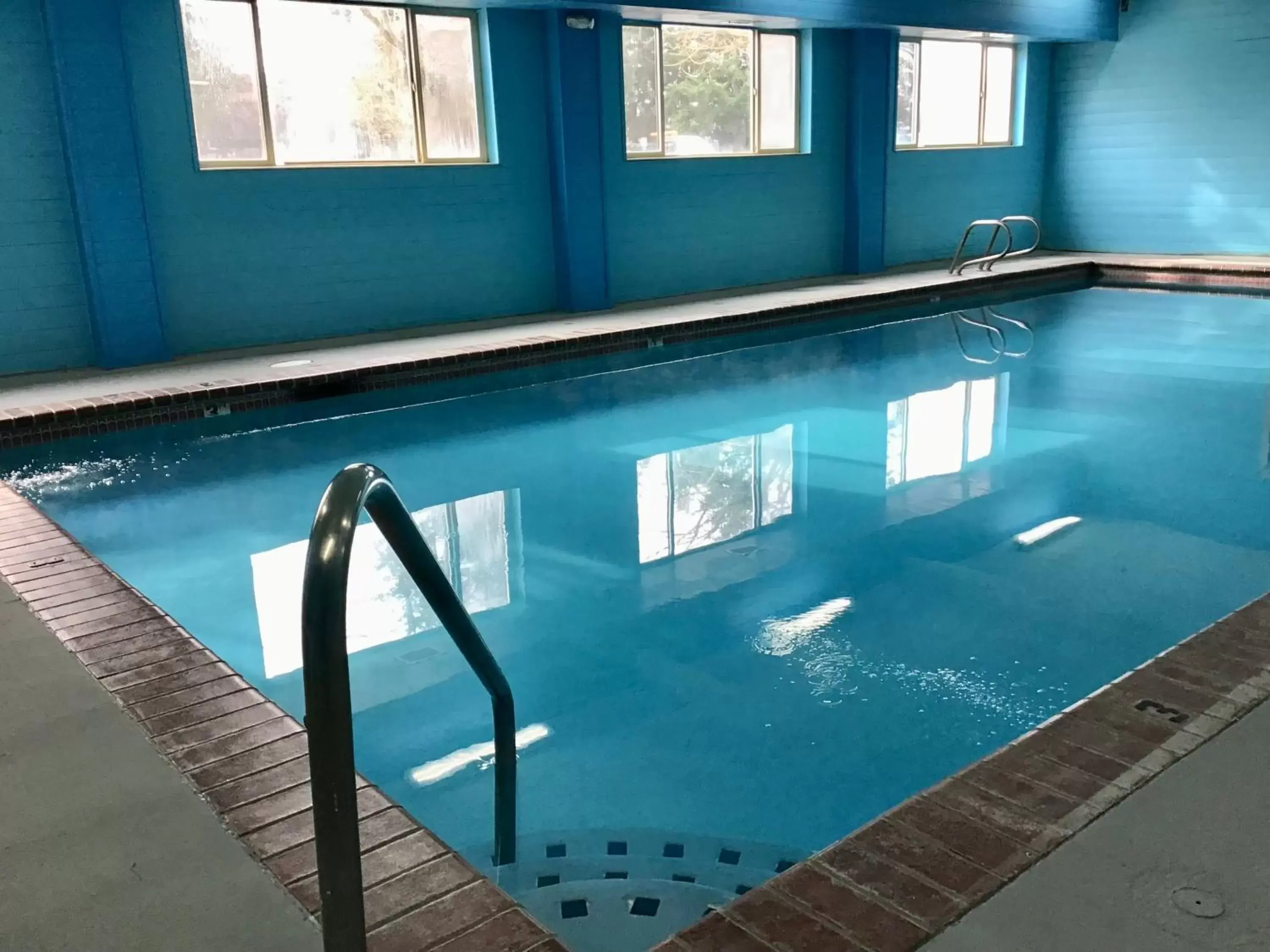 Swimming Pool in Quality Inn & Suites Wilsonville
