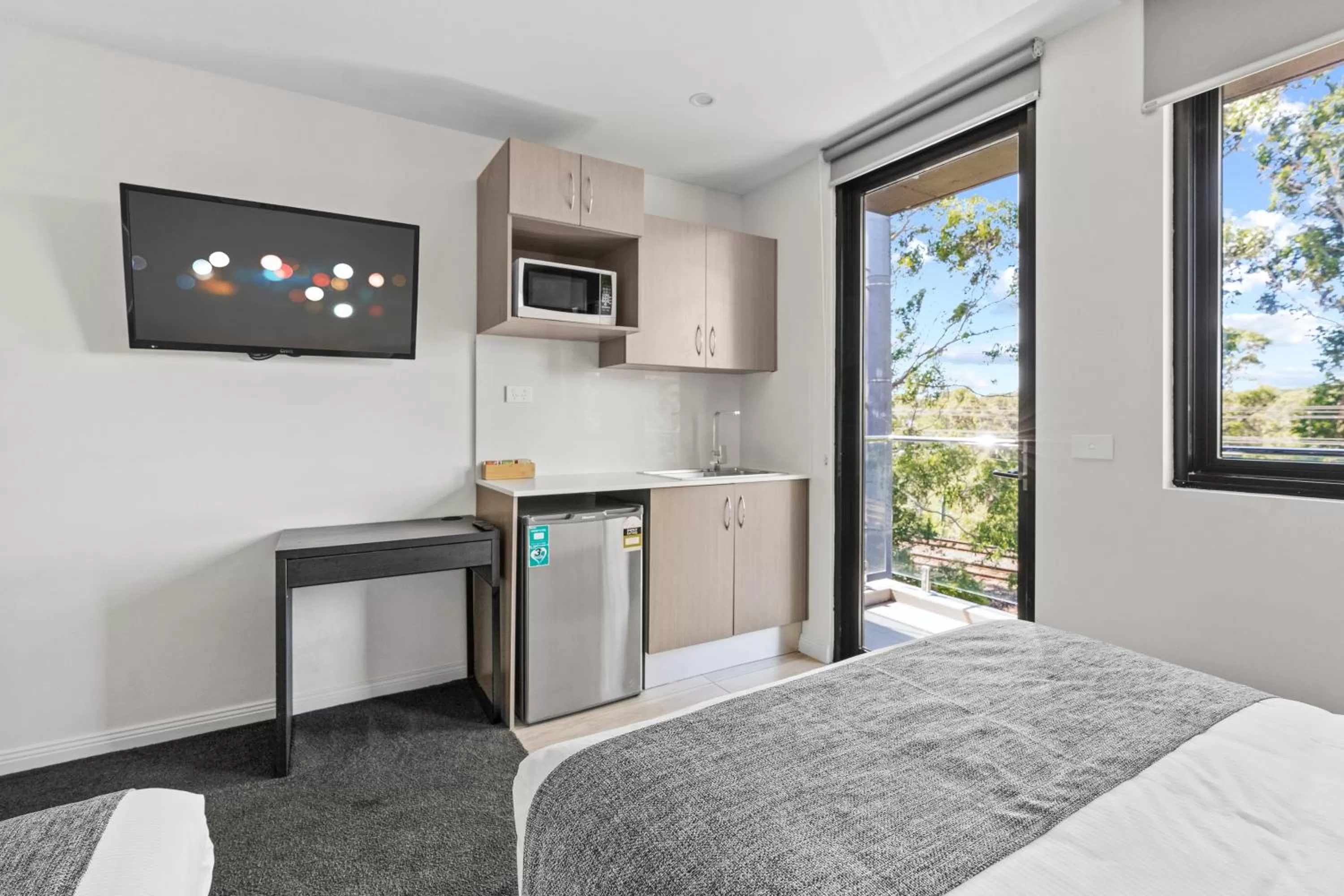 Kitchen or kitchenette, Bed in Seranin | Gordon