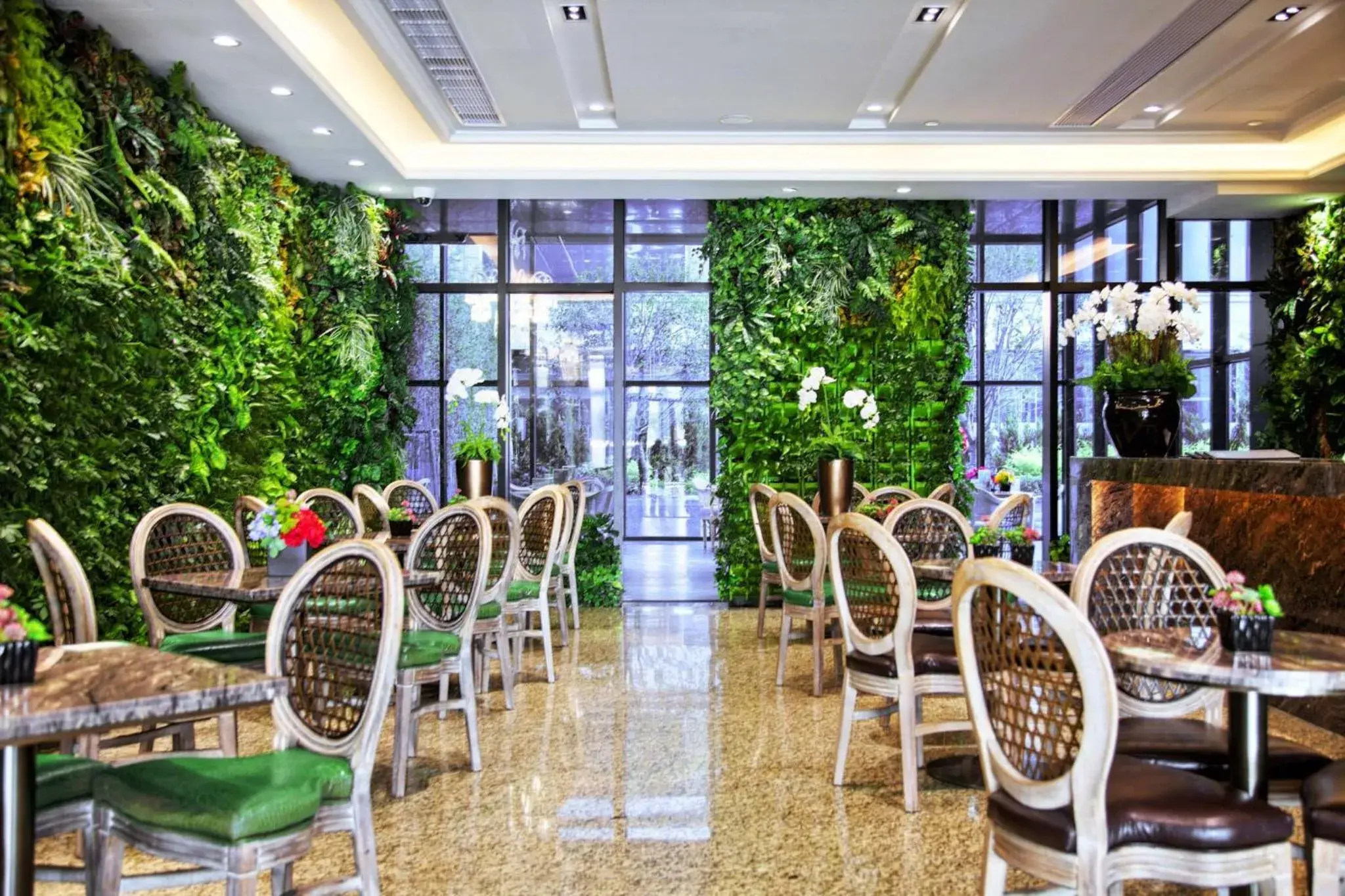 Lounge or bar, Restaurant/Places to Eat in Holiday Inn - Shanghai Jinshan, an IHG Hotel