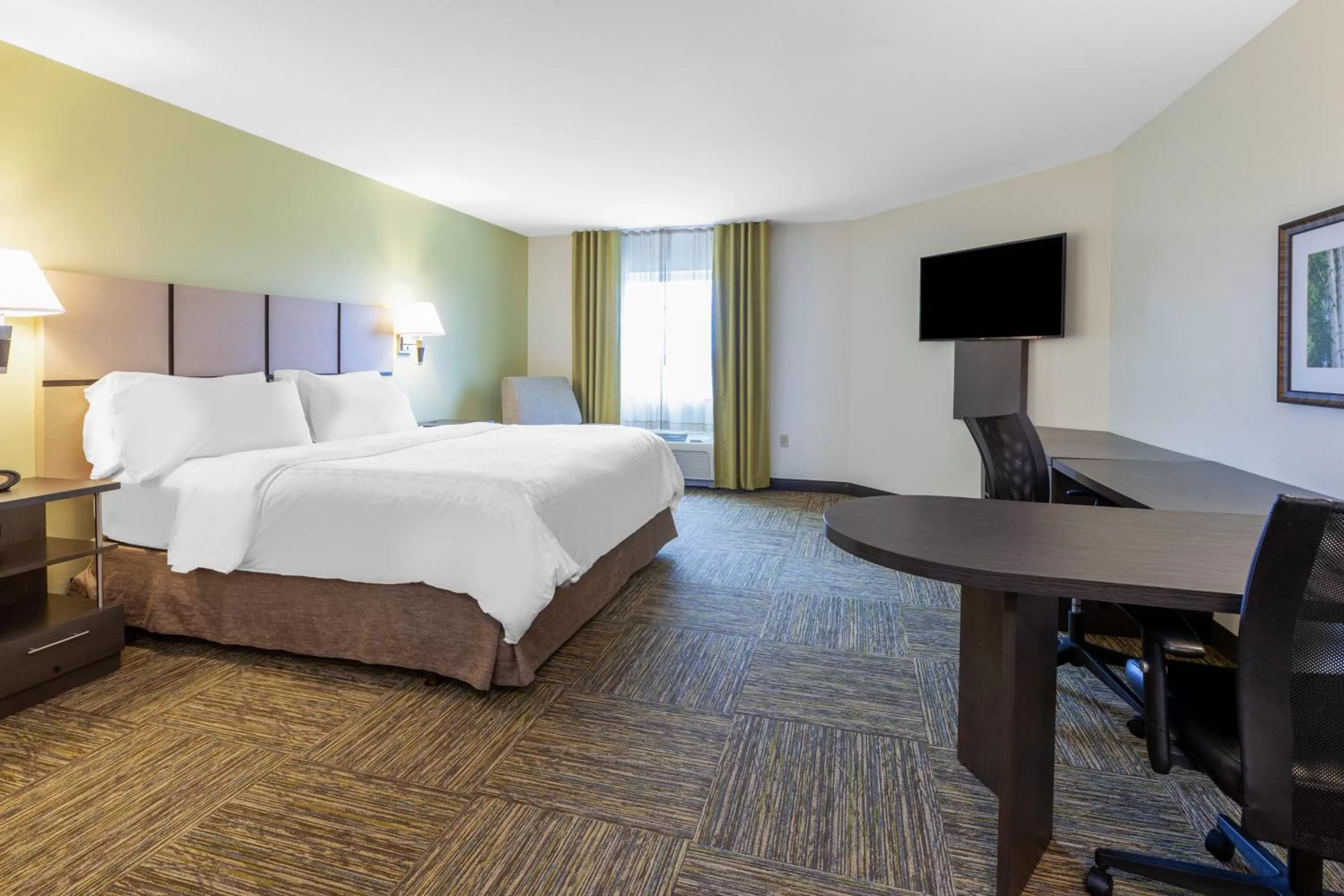 Photo of the whole room, Bed in Candlewood Suites Kalamazoo by IHG