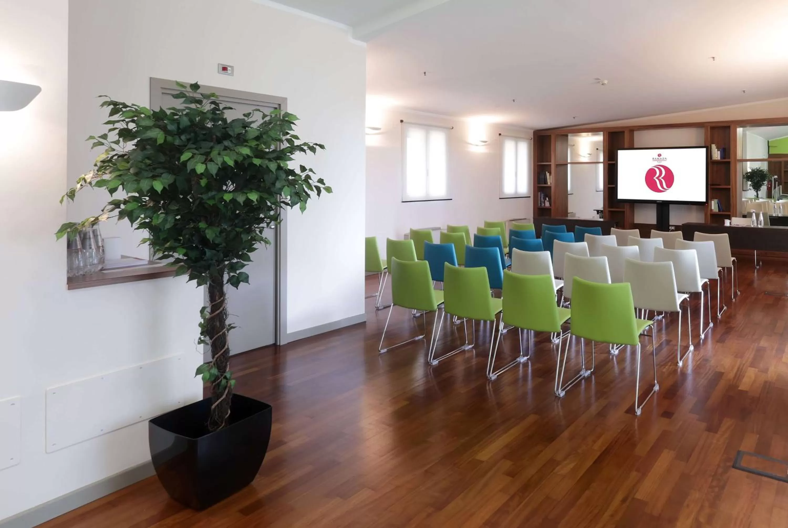 Meeting/conference room in Ramada Plaza by Wyndham Milano