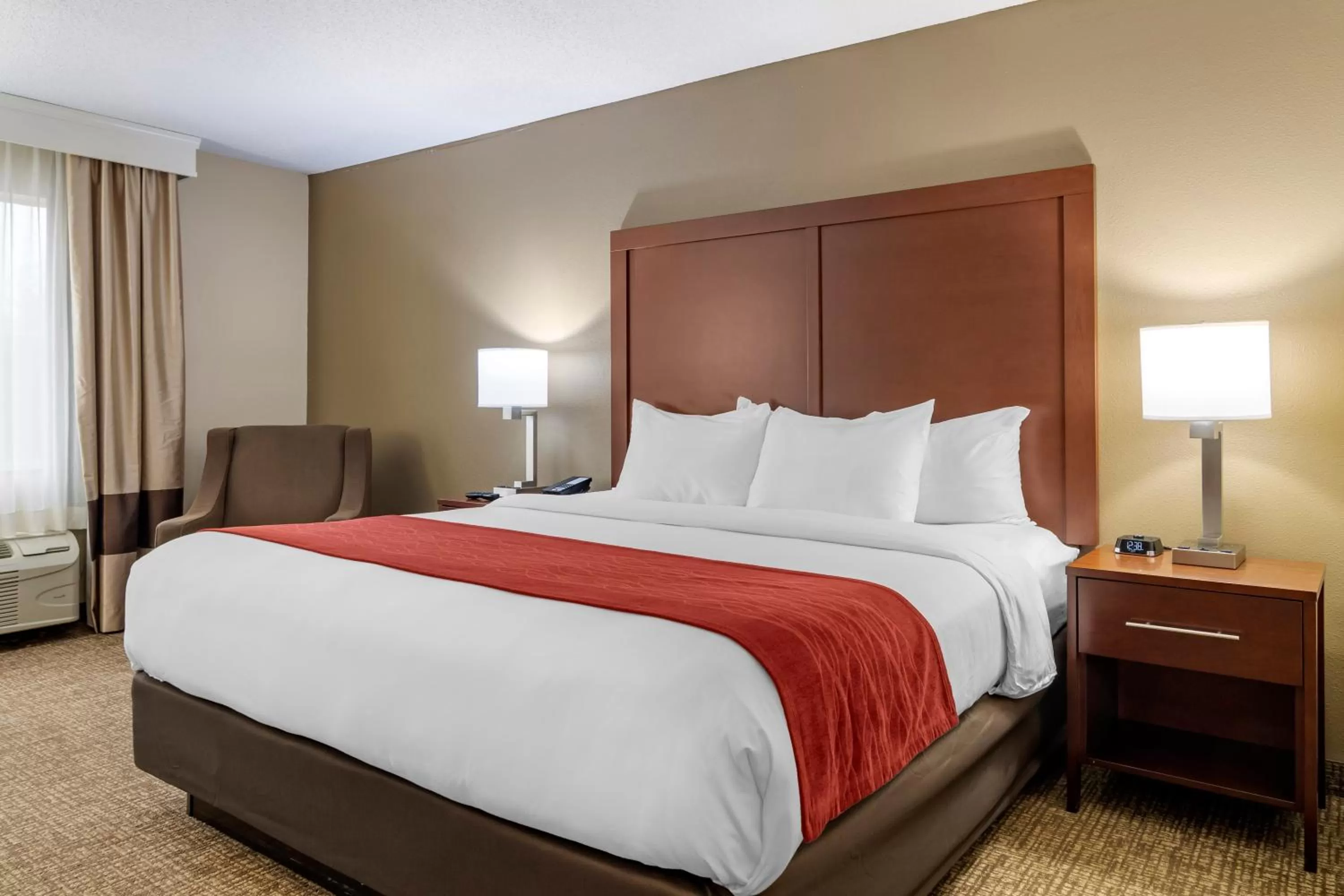 King Room - Accessible/Non-Smoking in Comfort Inn & Suites Macon North I-75