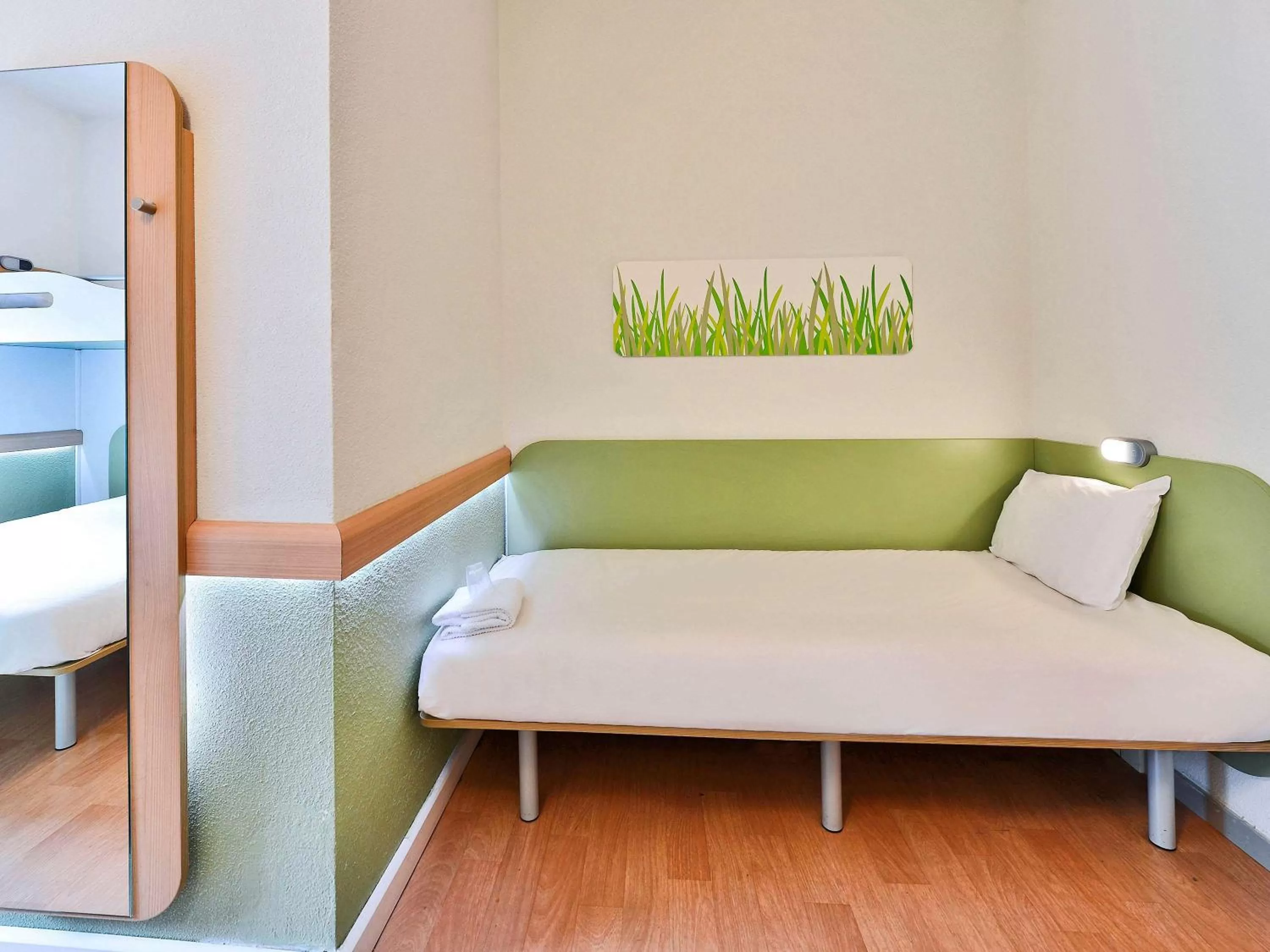 Photo of the whole room, Bed in Ibis Budget Grenoble Sud Seyssins