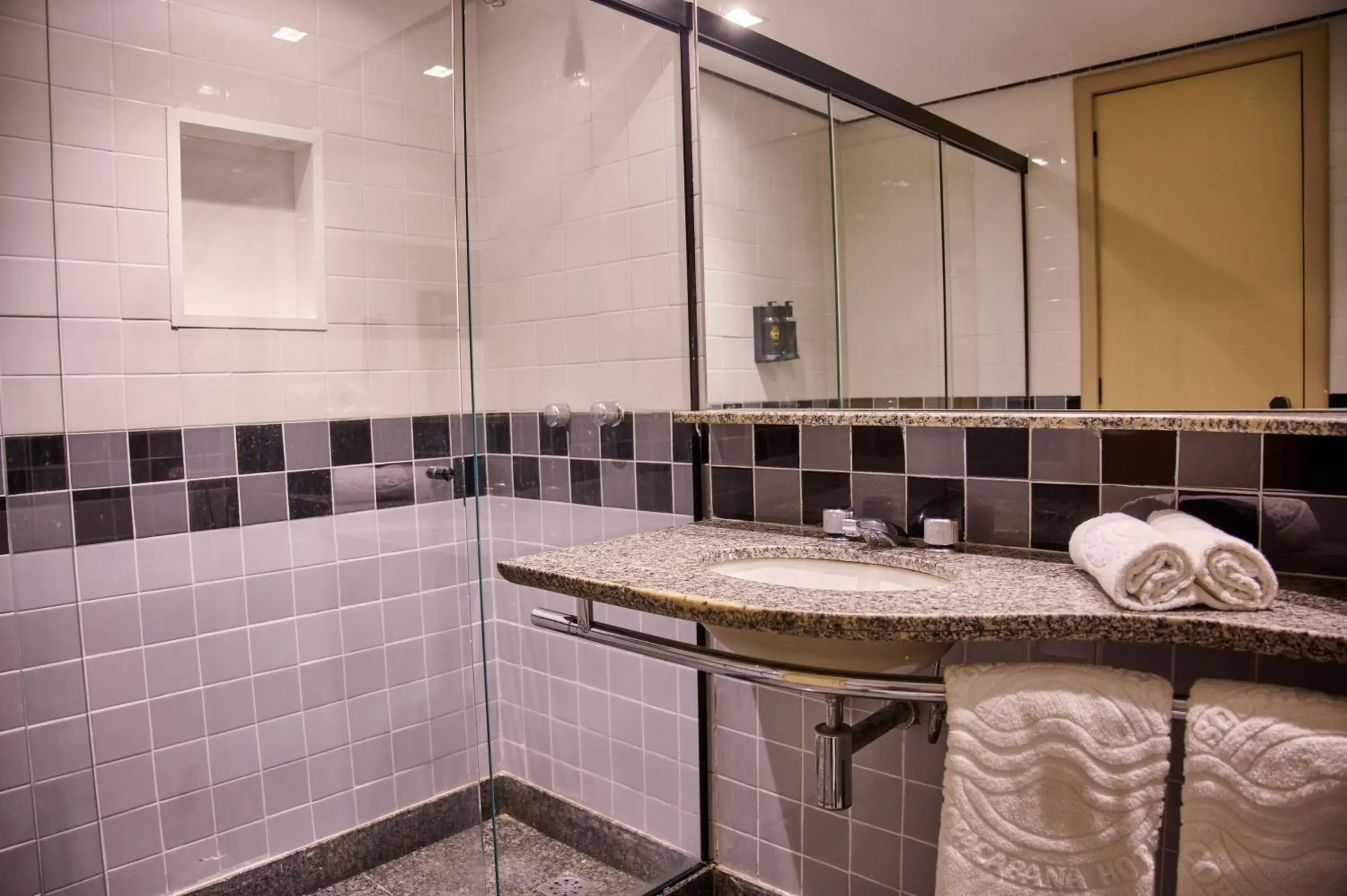 Property building, Bathroom in South American Copacabana Hotel