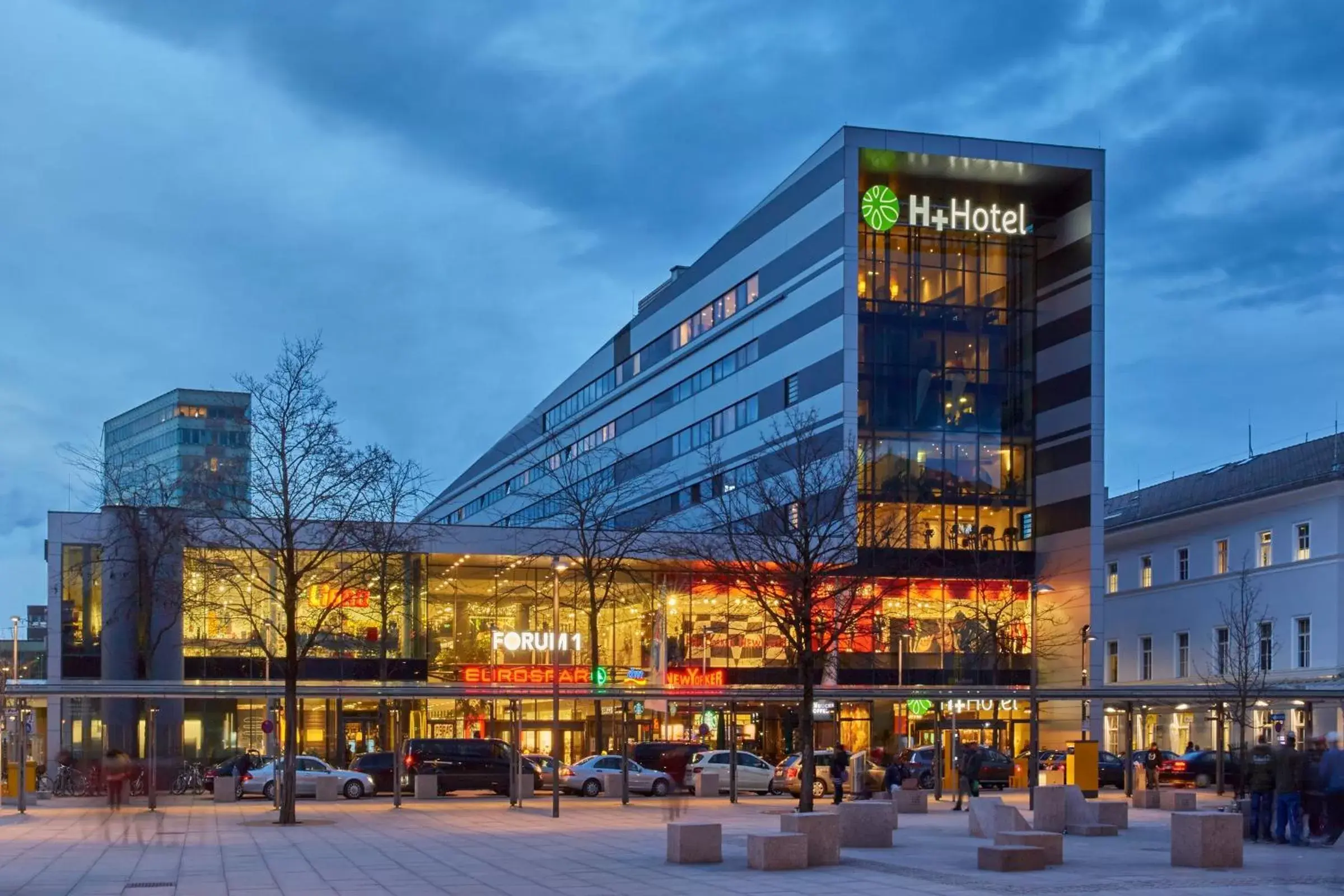 Facade/entrance, Property Building in H+ Hotel Salzburg