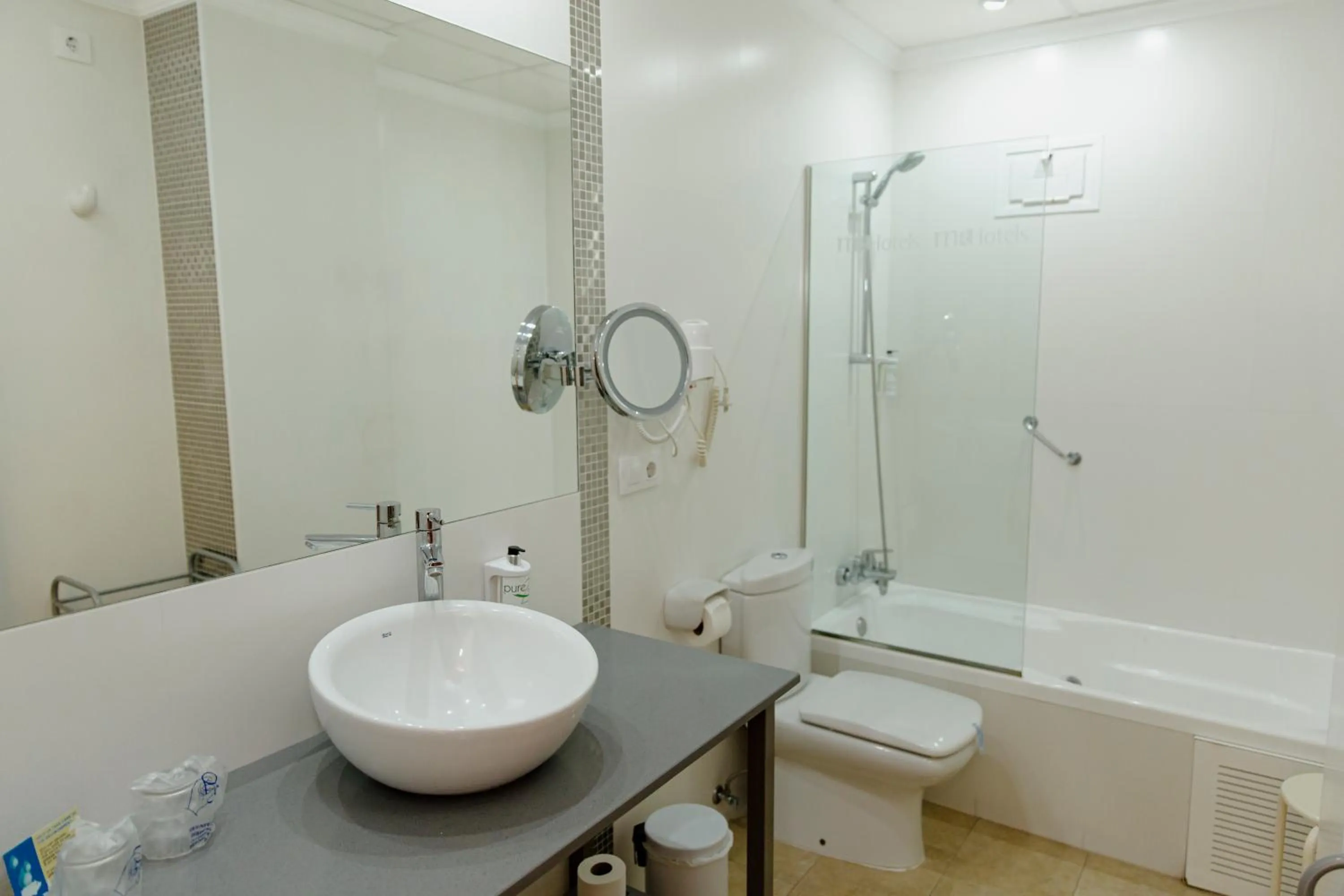 Shower in Hotel MR Costa Blanca