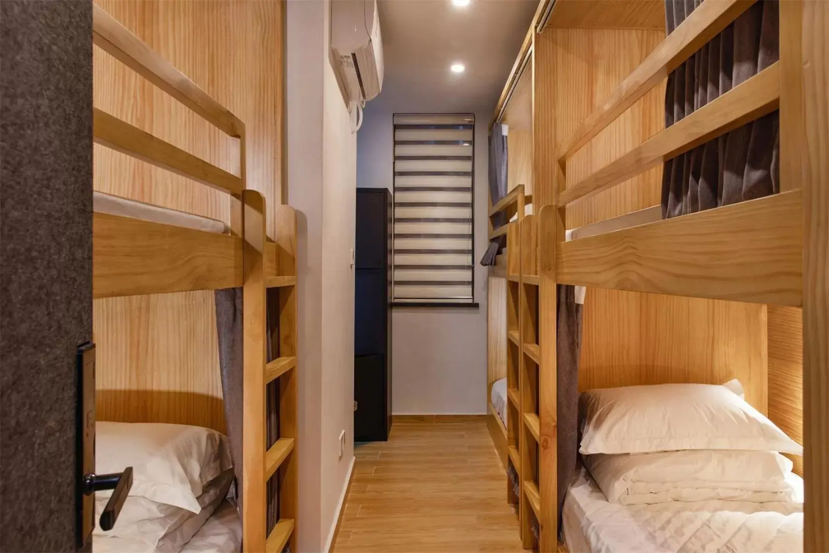 Bed in 6-Bed Dormitory Room in Wander Hostel Bed in 6-Bed Dormitory Room in Wander Hostel