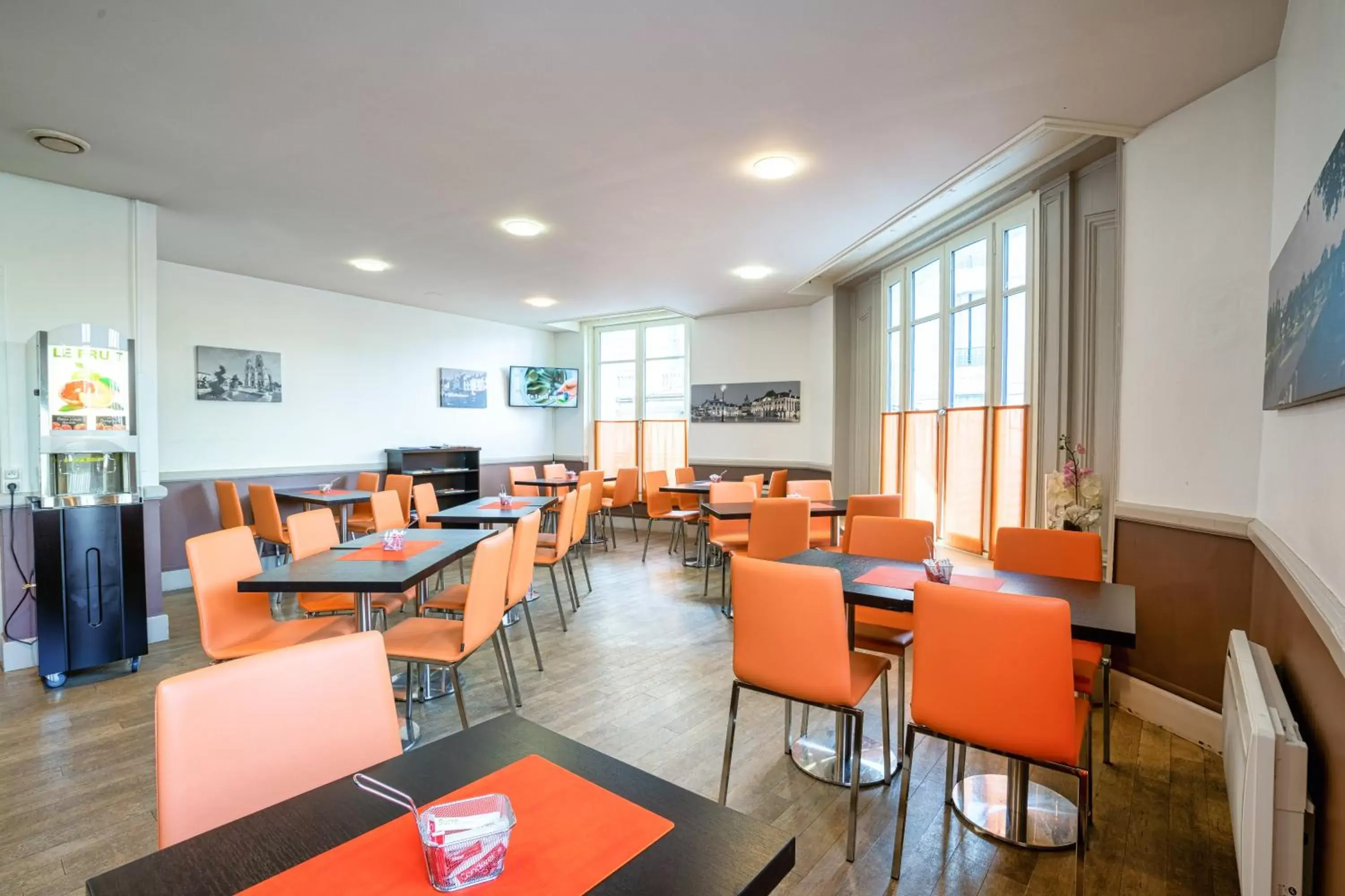 Continental breakfast, Restaurant/Places to Eat in Campanile Orléans Centre Gare