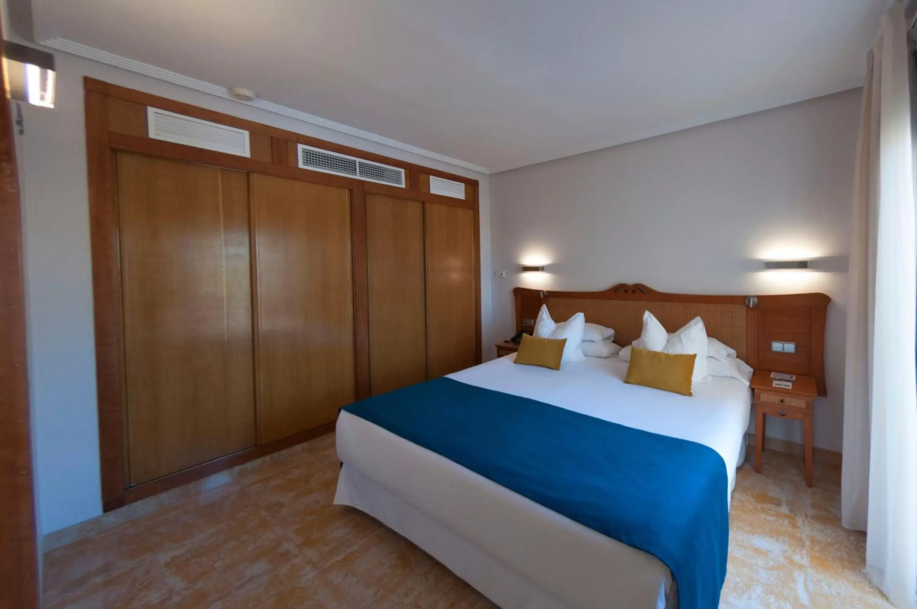 Bedroom, Bed in Hotel La Laguna Spa & Golf