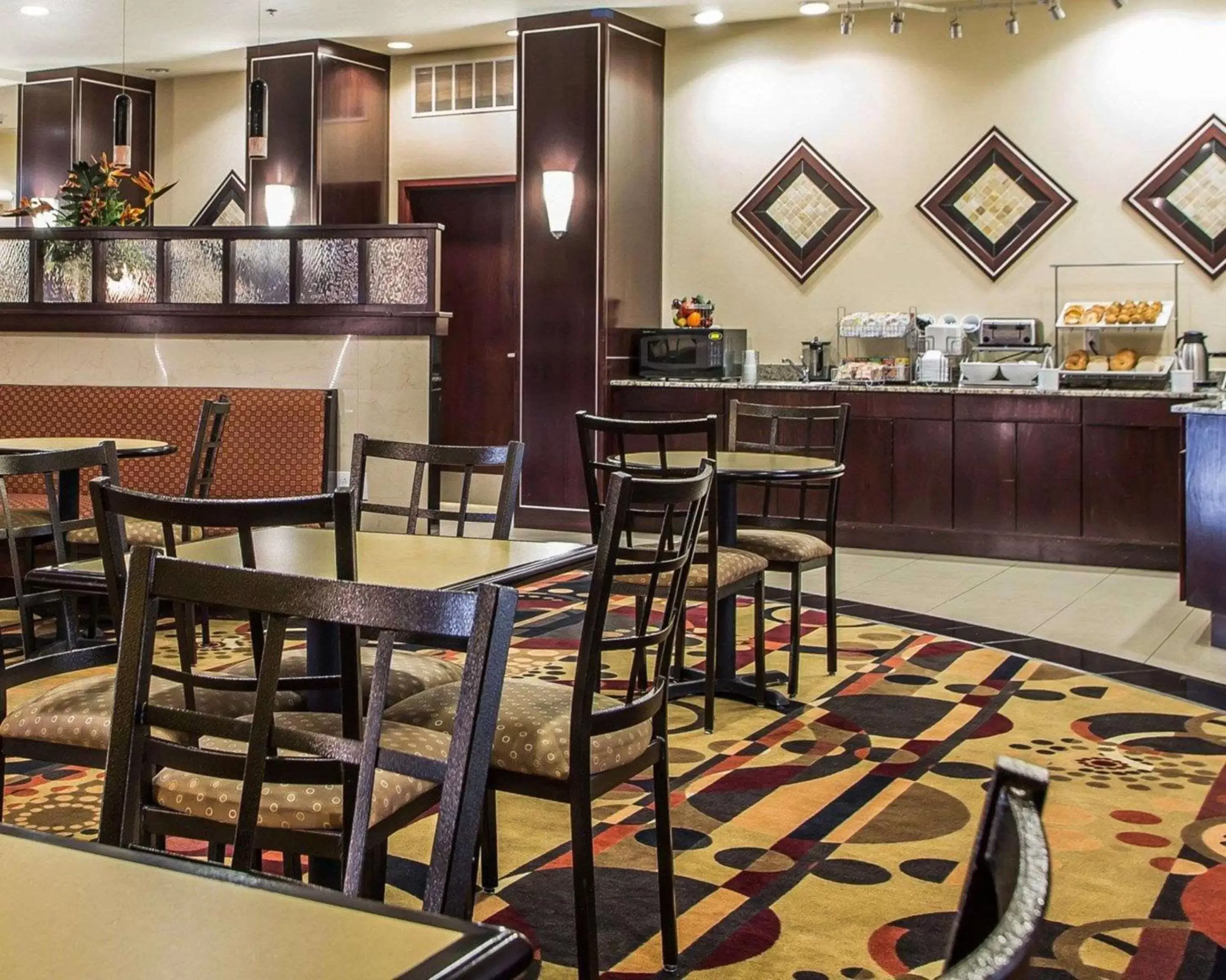 Restaurant/Places to Eat in Comfort Suites Troy-I75