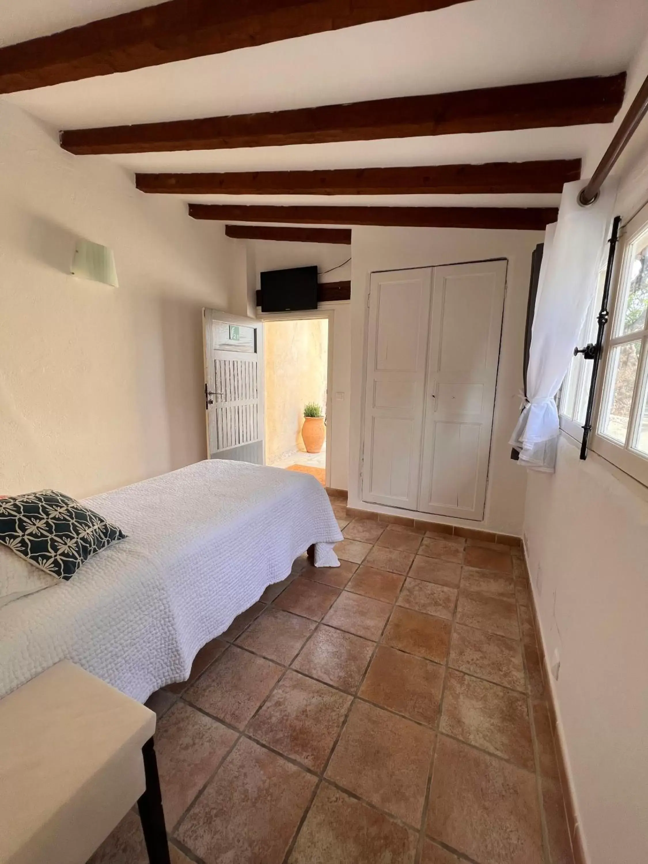 Bedroom, Bed in Les Capucines Saint Tropez