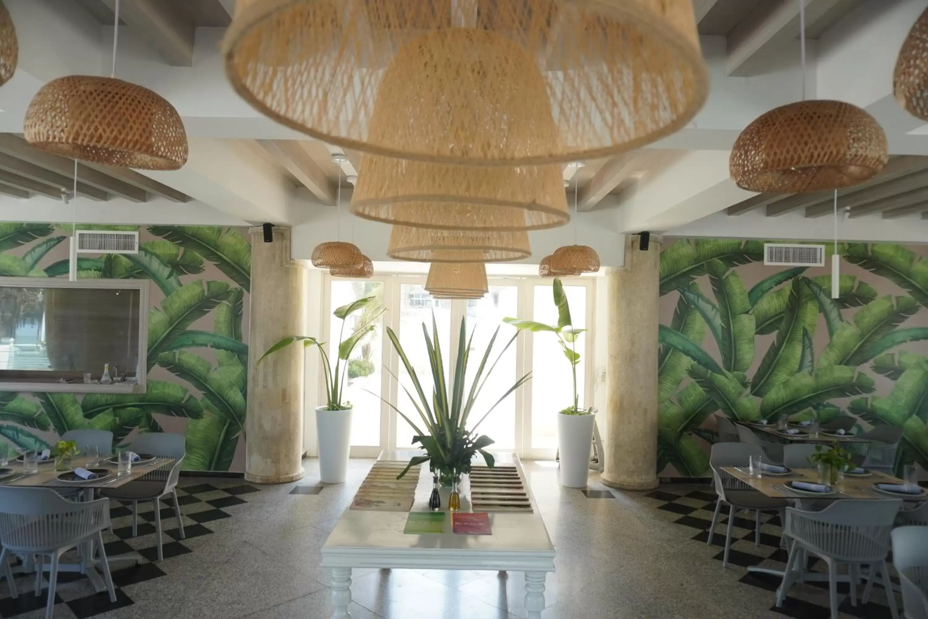 Restaurant/places to eat in Hotel Las Americas Casa de Playa