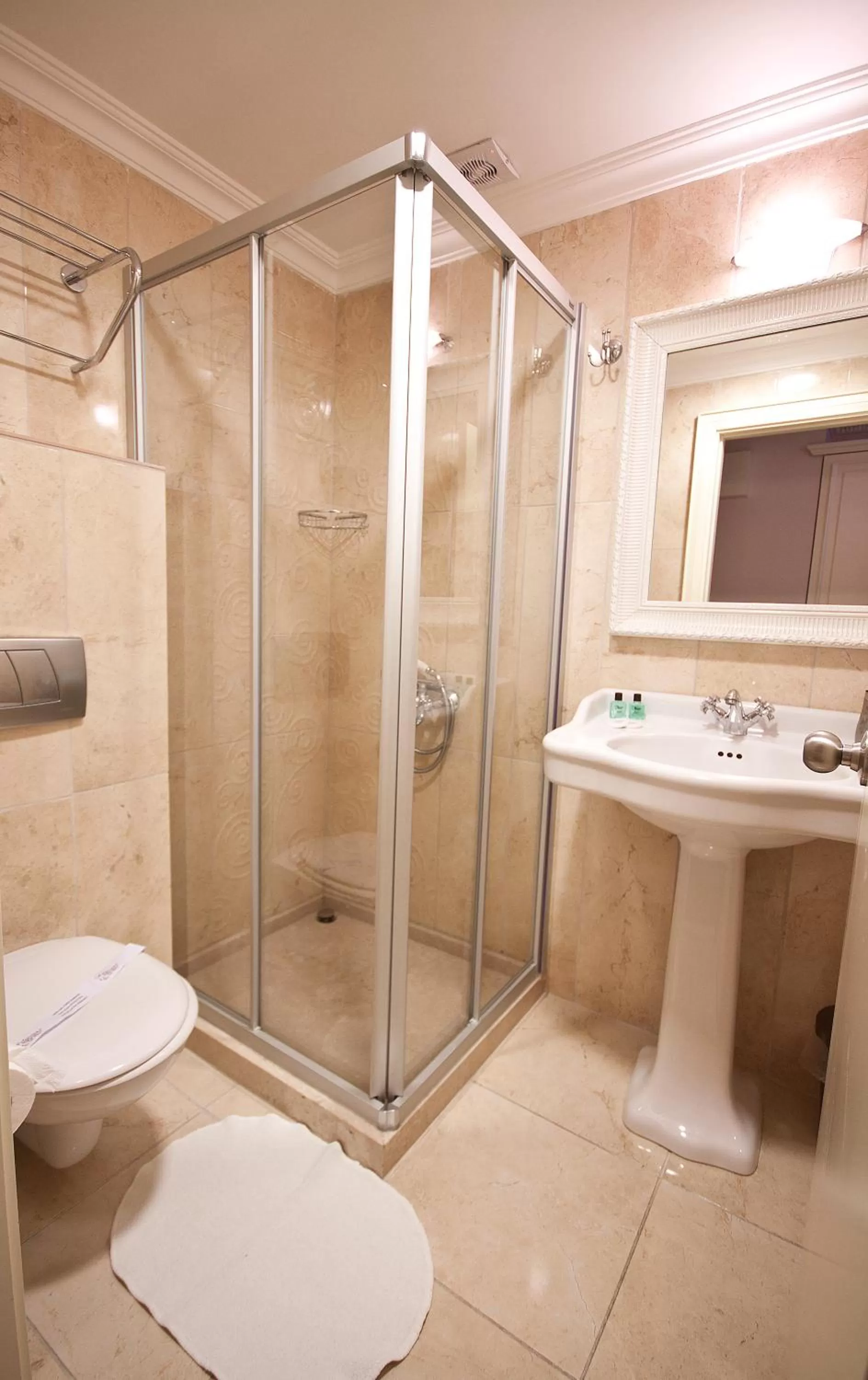 Bathroom in Hotel Evsen