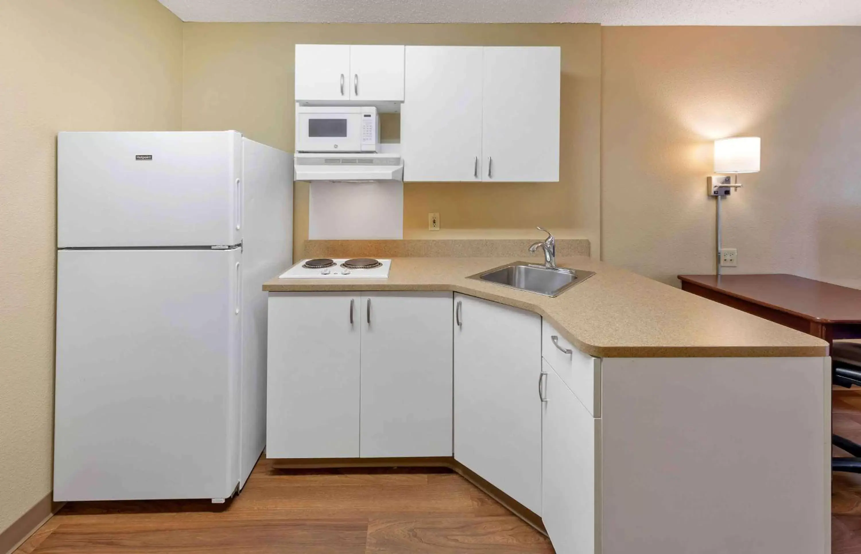 Bedroom, Kitchen/Kitchenette in Extended Stay America Suites - Los Angeles - Valencia