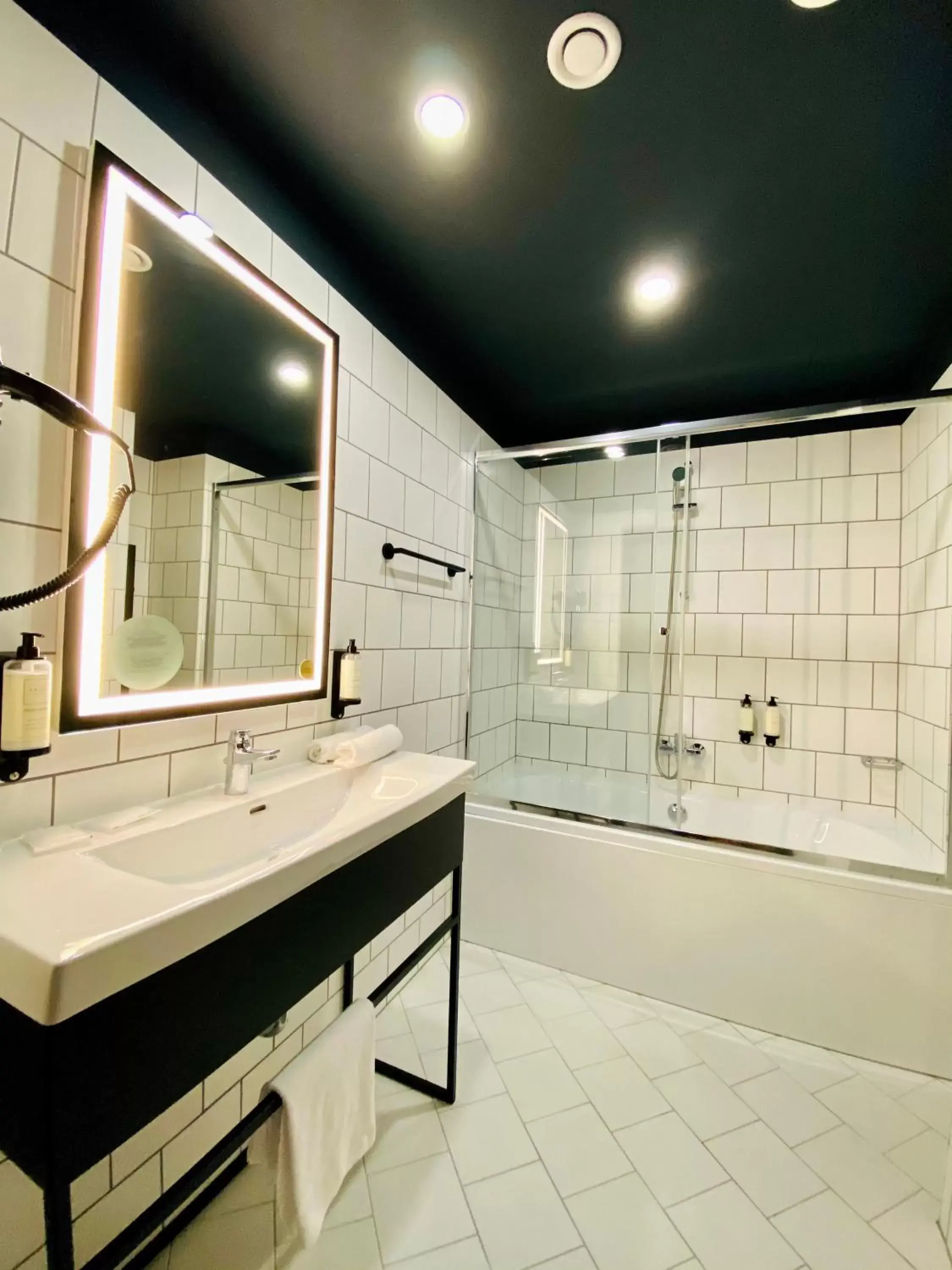 Toilet, Bathroom in Arche Hotel Krakowska