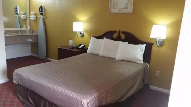 Bed in San Marcos Inn