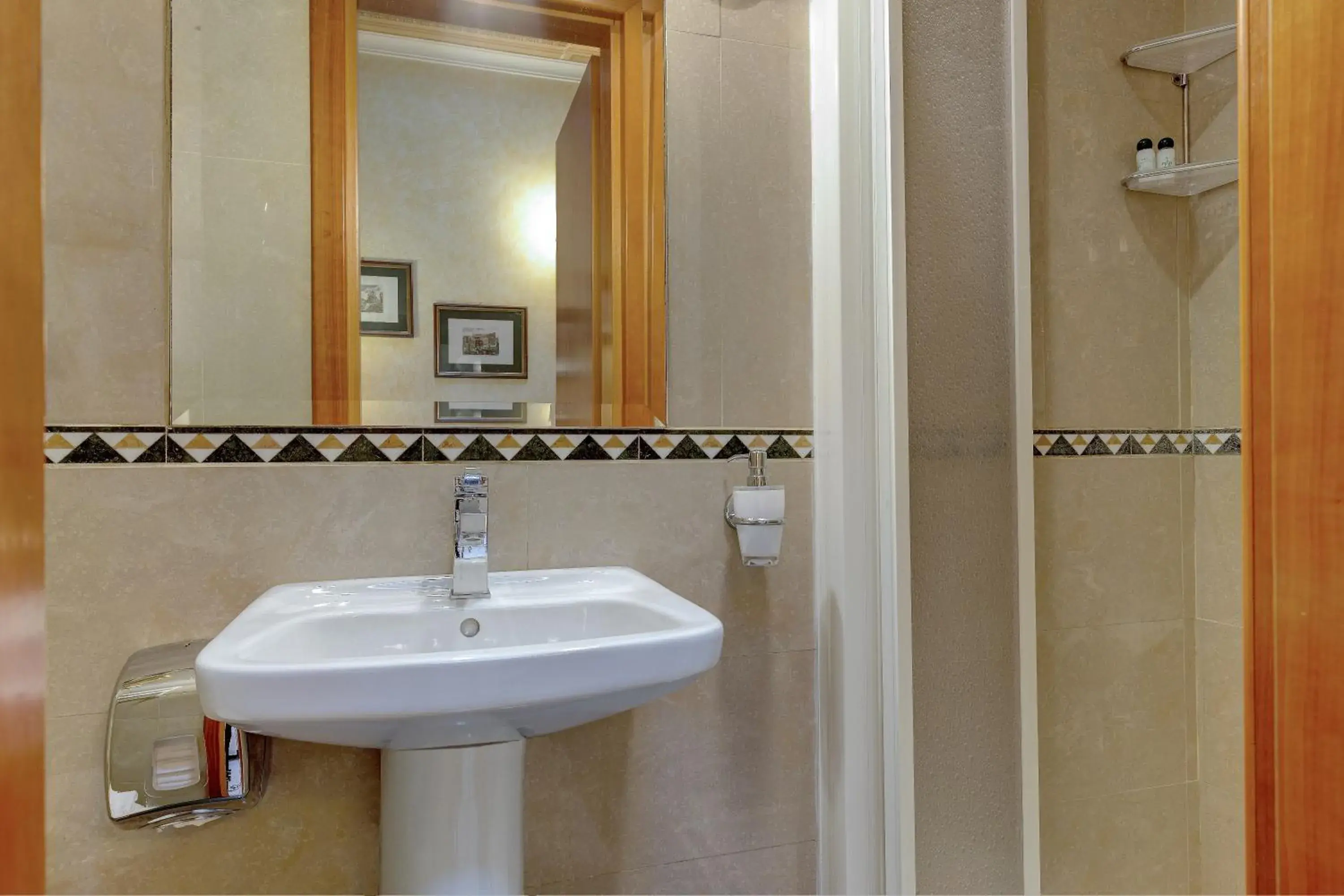 Bathroom in Hotel Amalfi