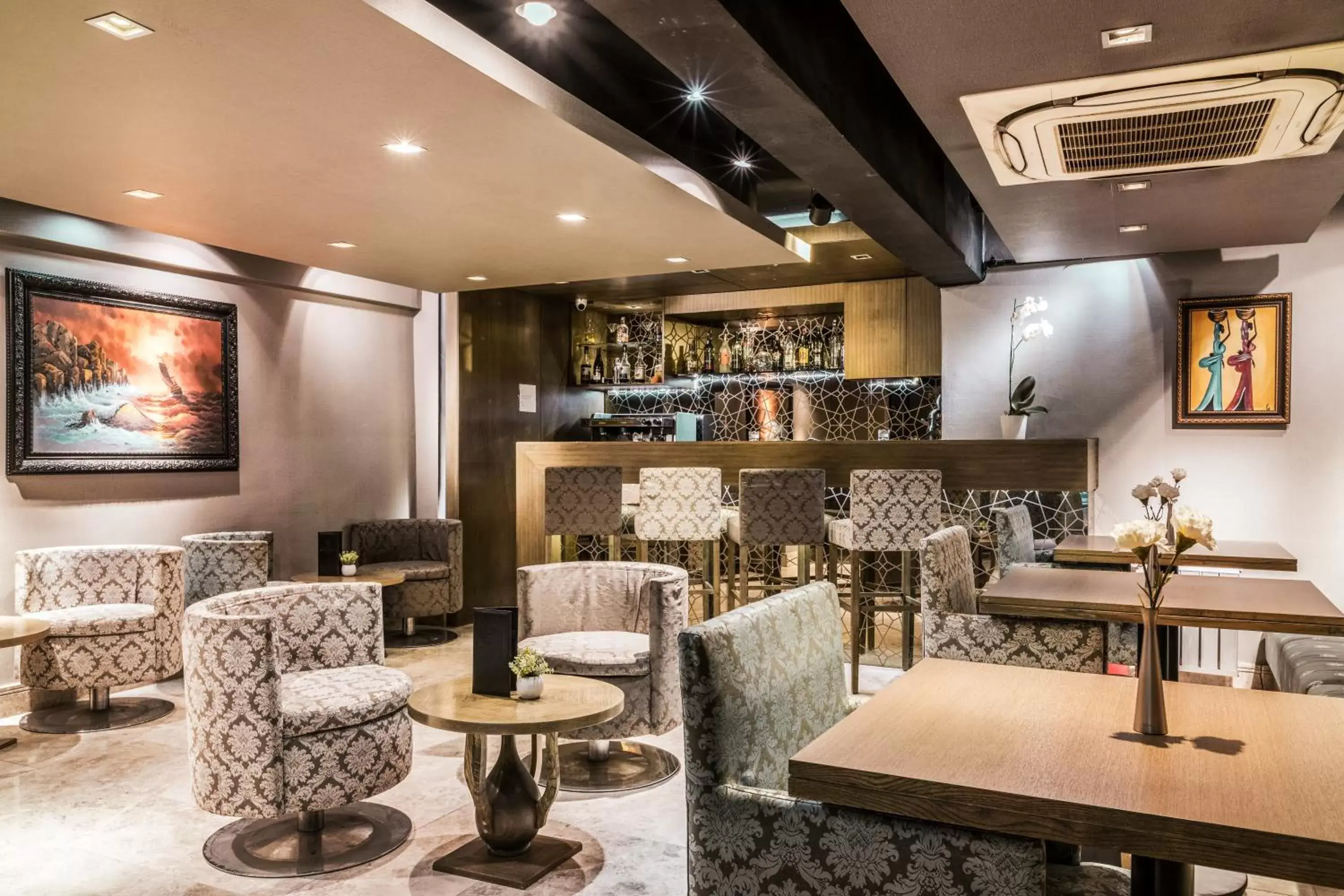 Coffee/tea facilities, Lounge/Bar in Grand Beyazit Hotel