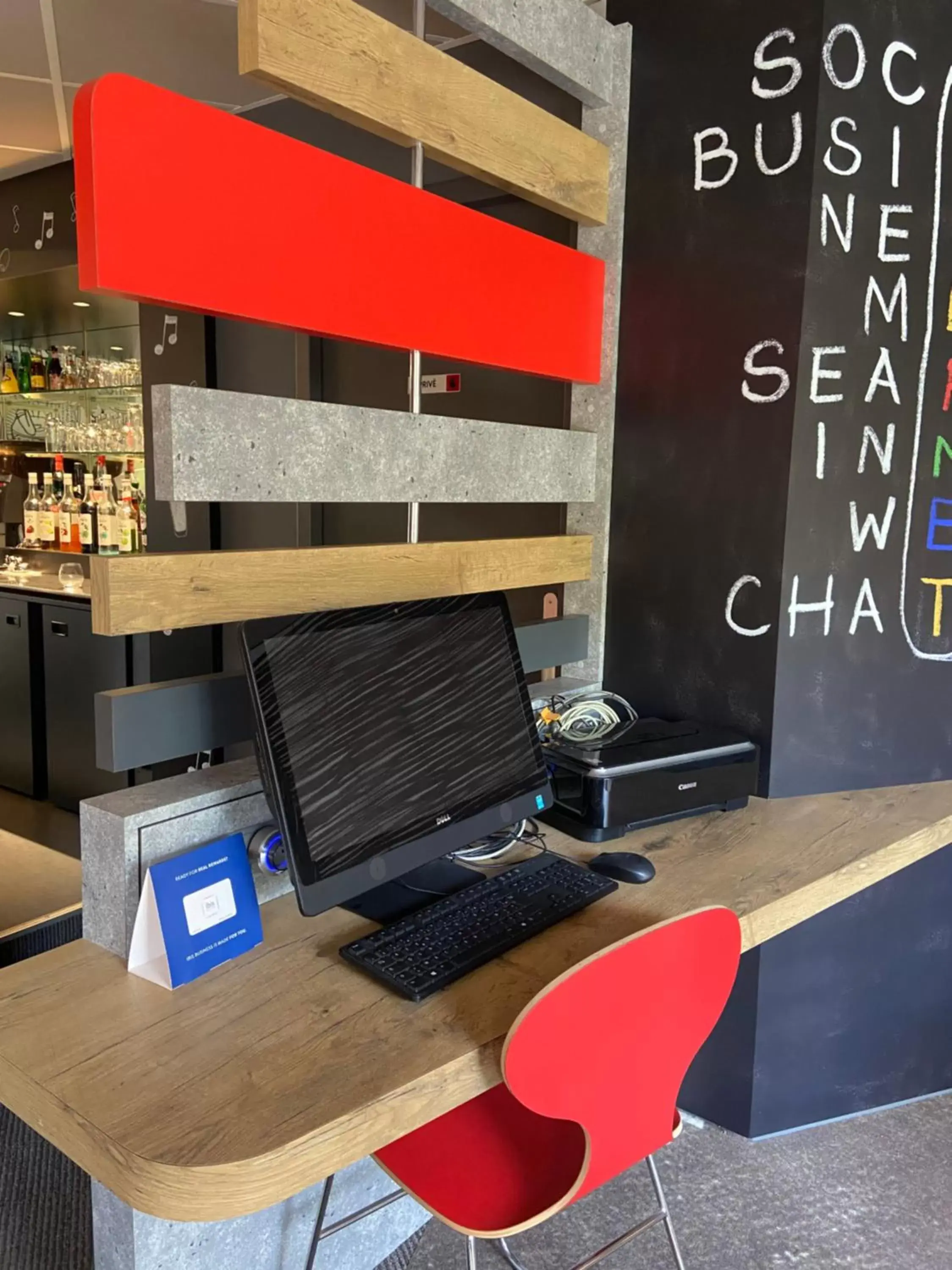 Seating area in Hôtel ibis Pontivy