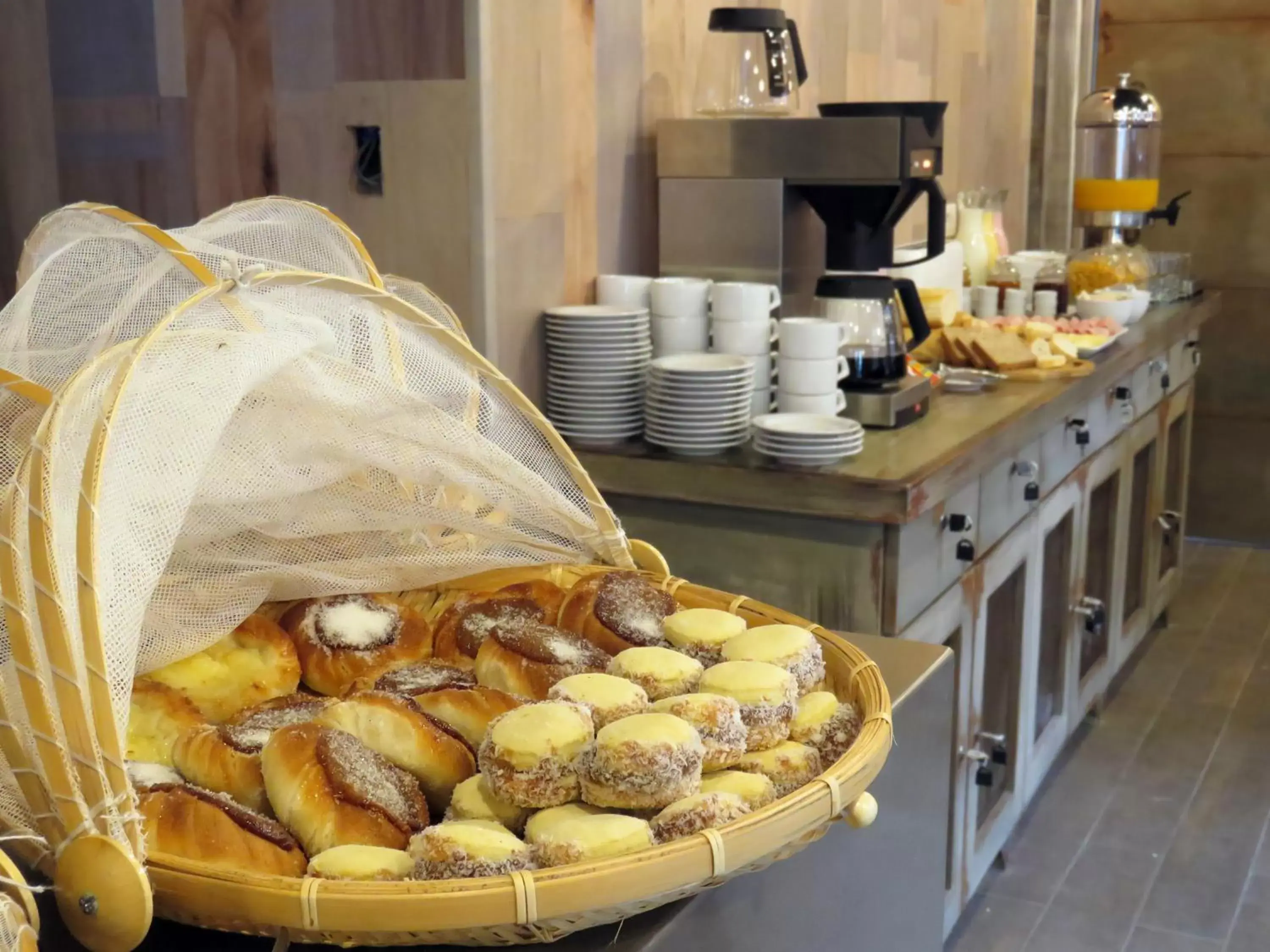 Restaurant/places to eat in Smart Hotel Montevideo Restaurant/places to eat in Smart Hotel Montevideo