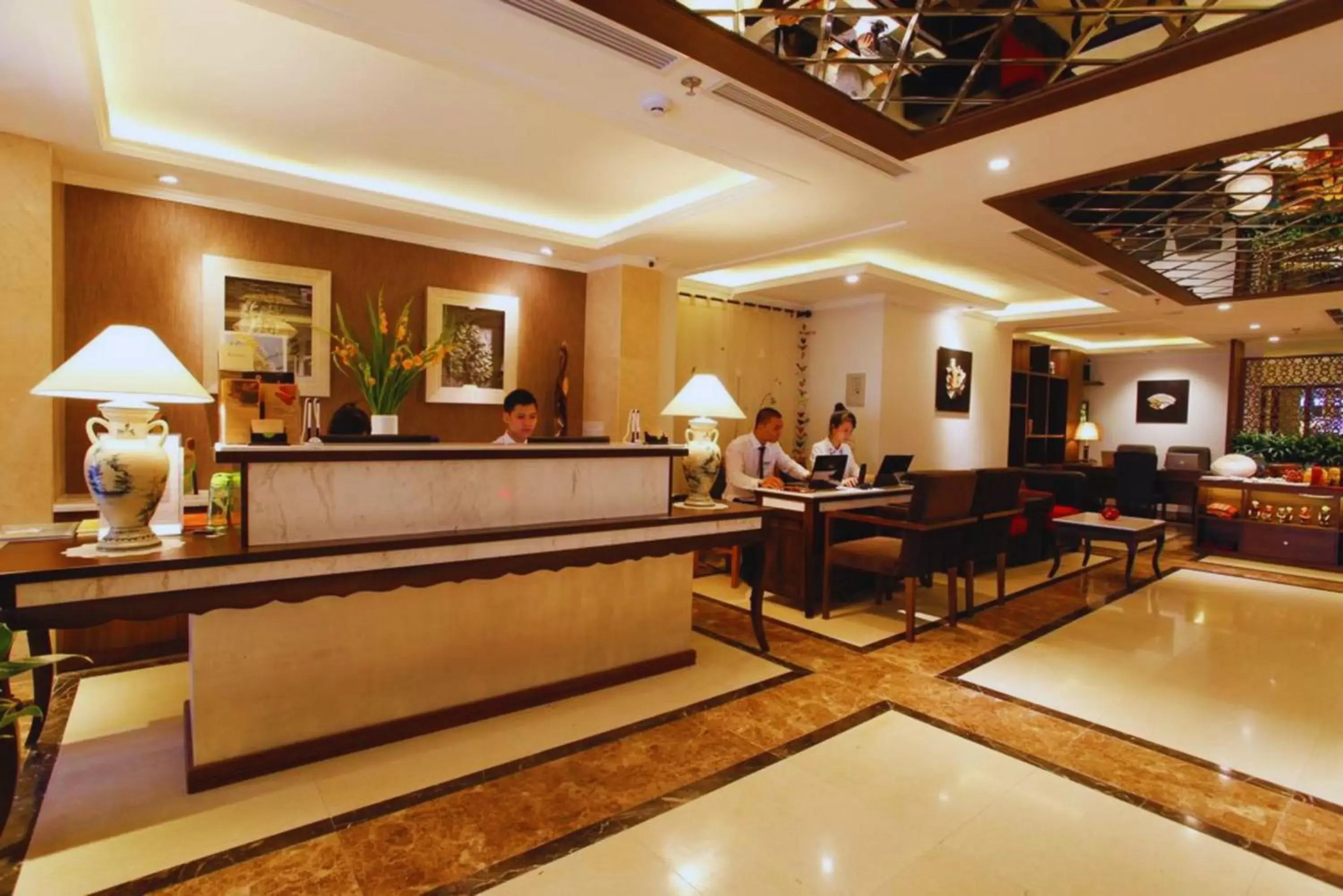 concierge, Lobby/Reception in Hotel Emerald Waters Classy