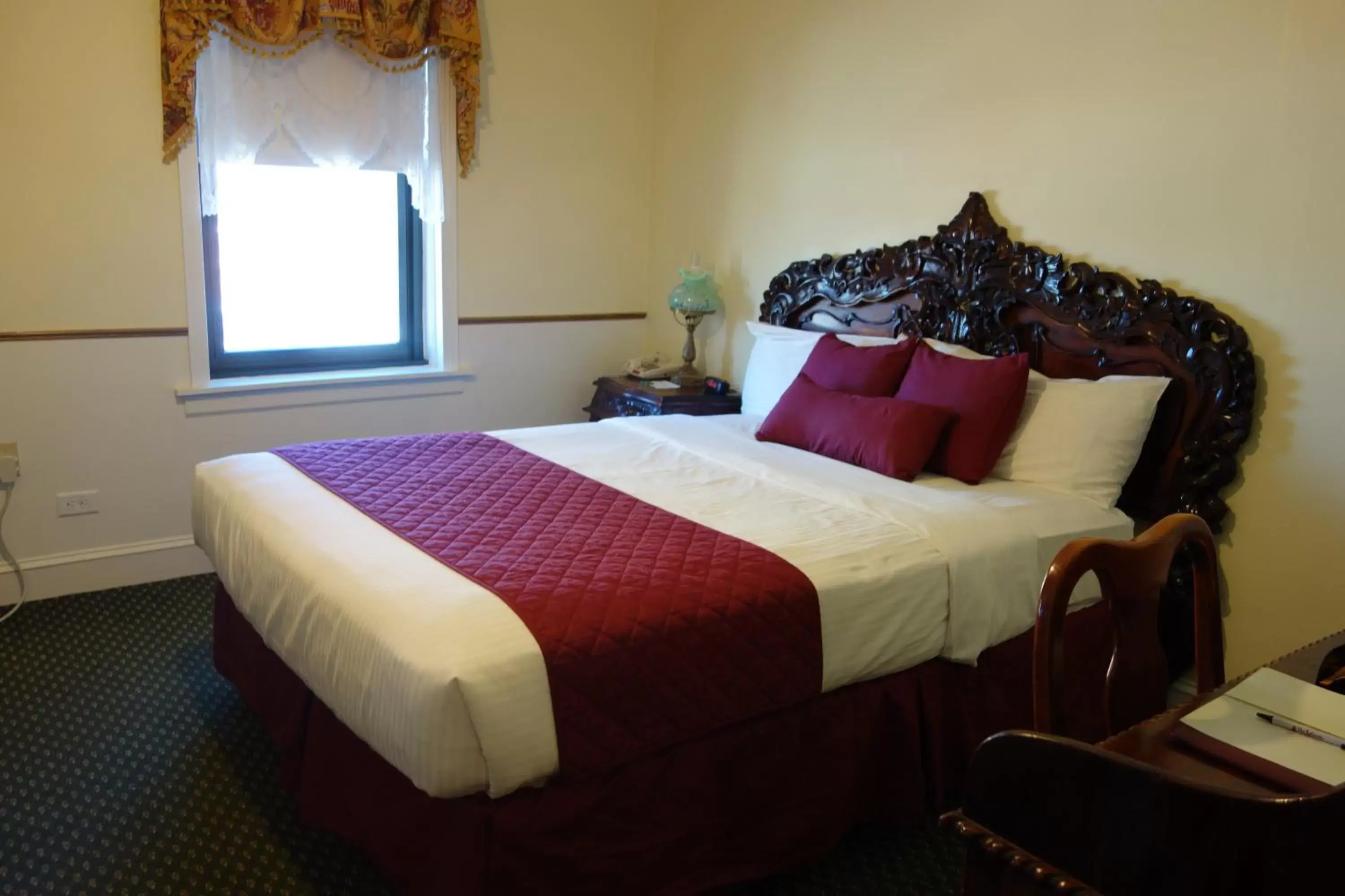 Bed in Lafayette Hotel Marietta