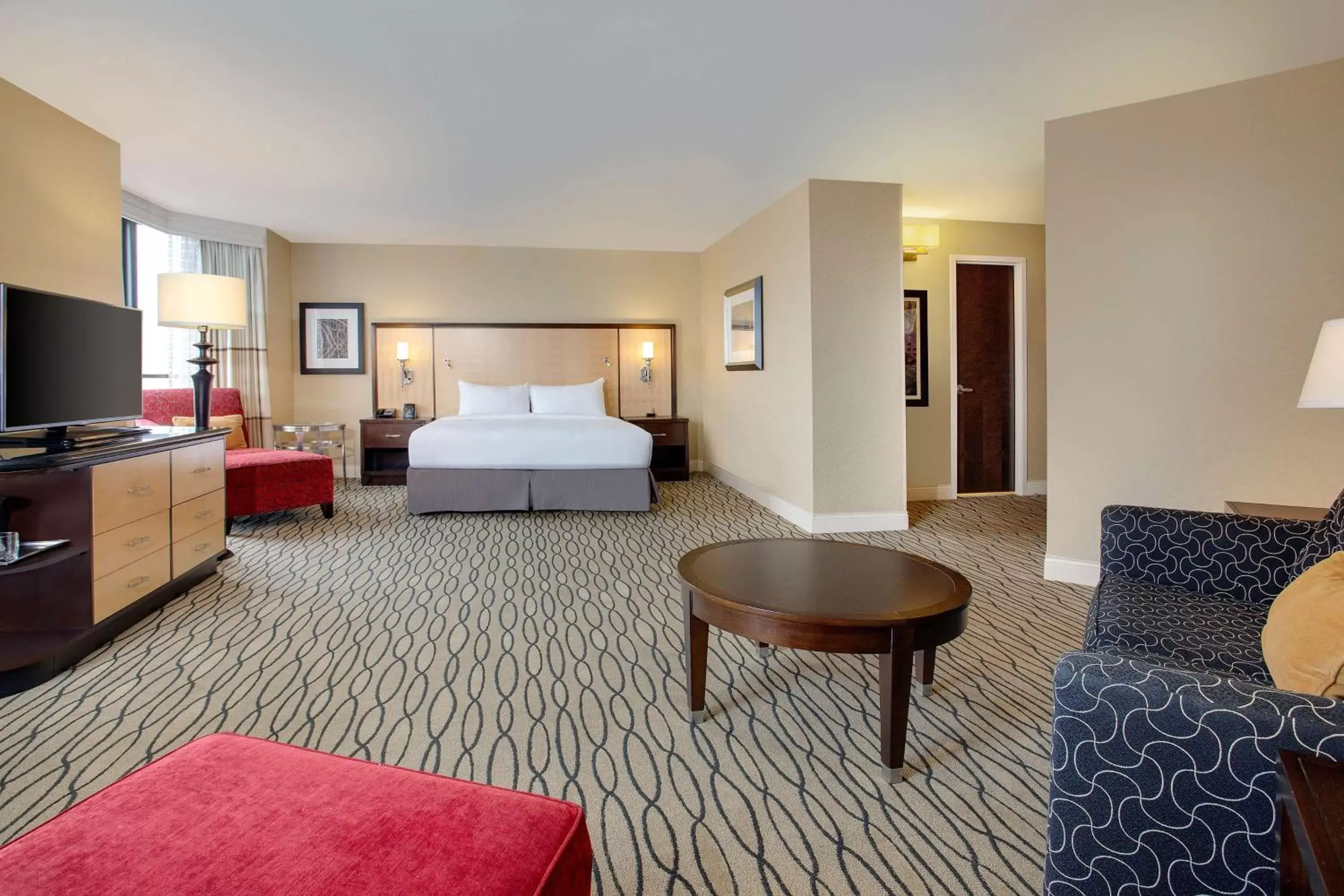 King Bed Junior Suite in Hilton Rosemont Chicago O'Hare