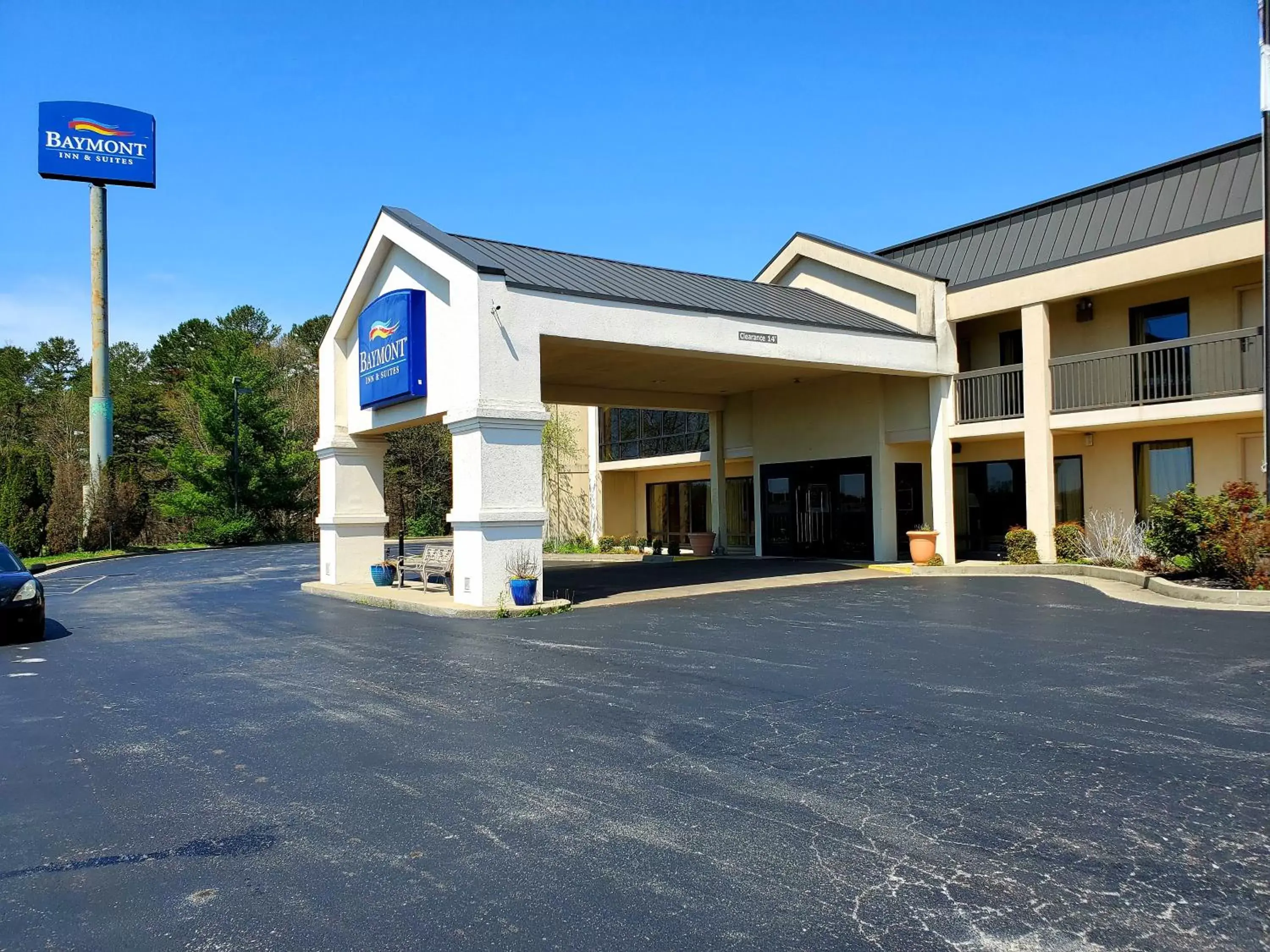 Property Building in Baymont by Wyndham London KY