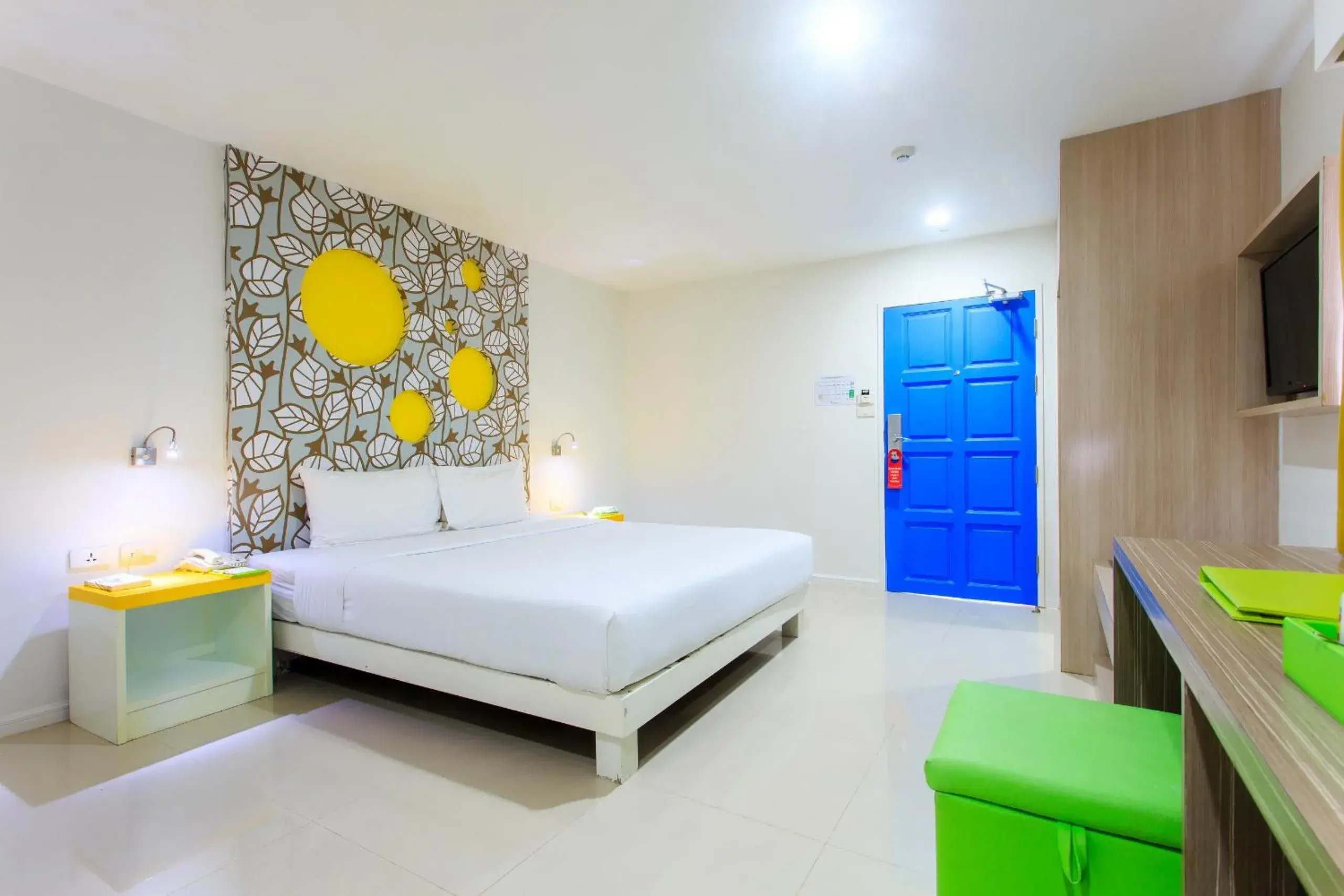 Photo of the whole room, Bed in Samui Verticolor