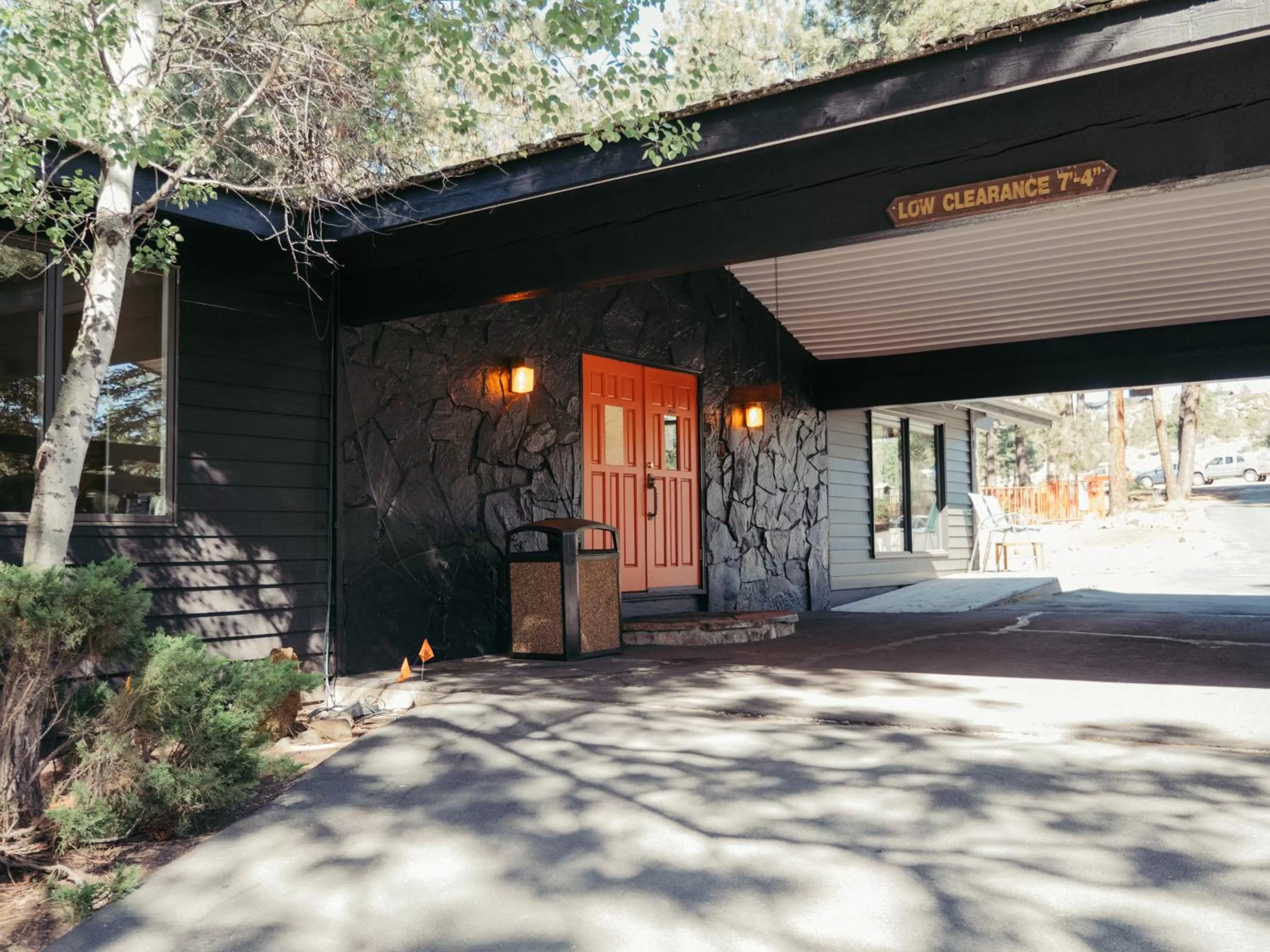 Facade/entrance in LOGE Bend