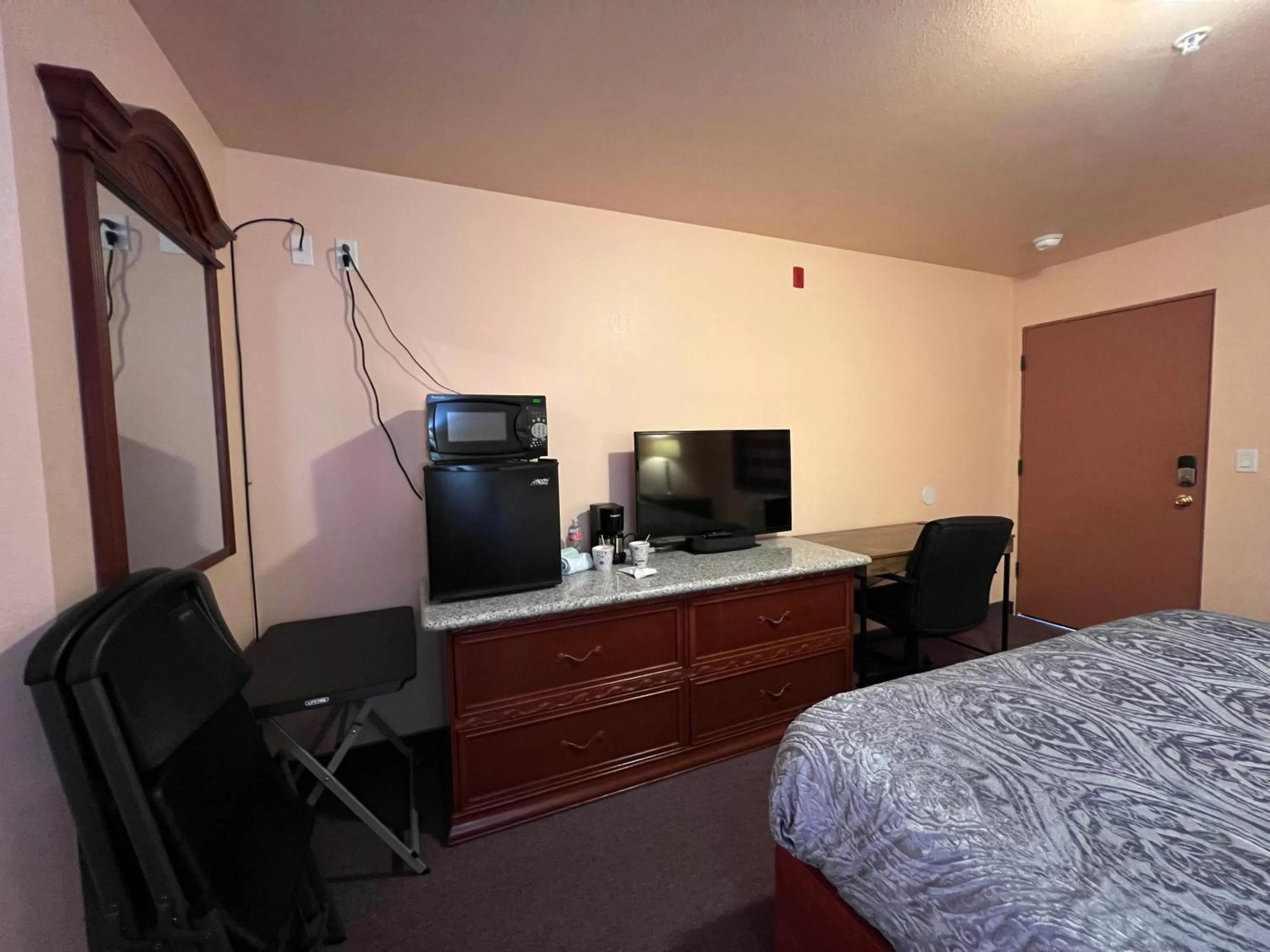 Bed in Frazier View Motel