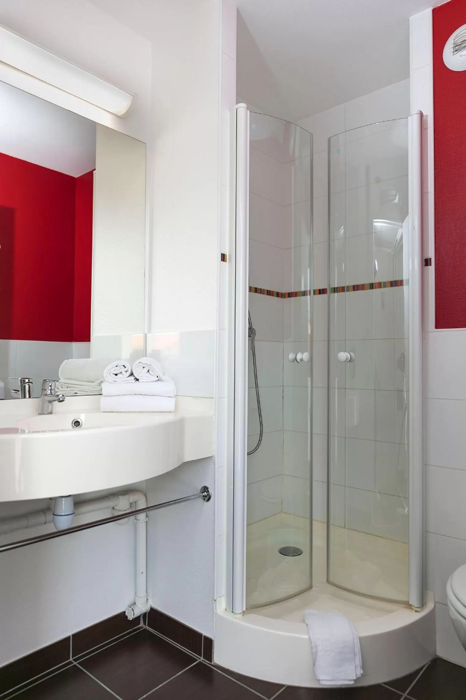 Bathroom in Hotel Clermont Estaing