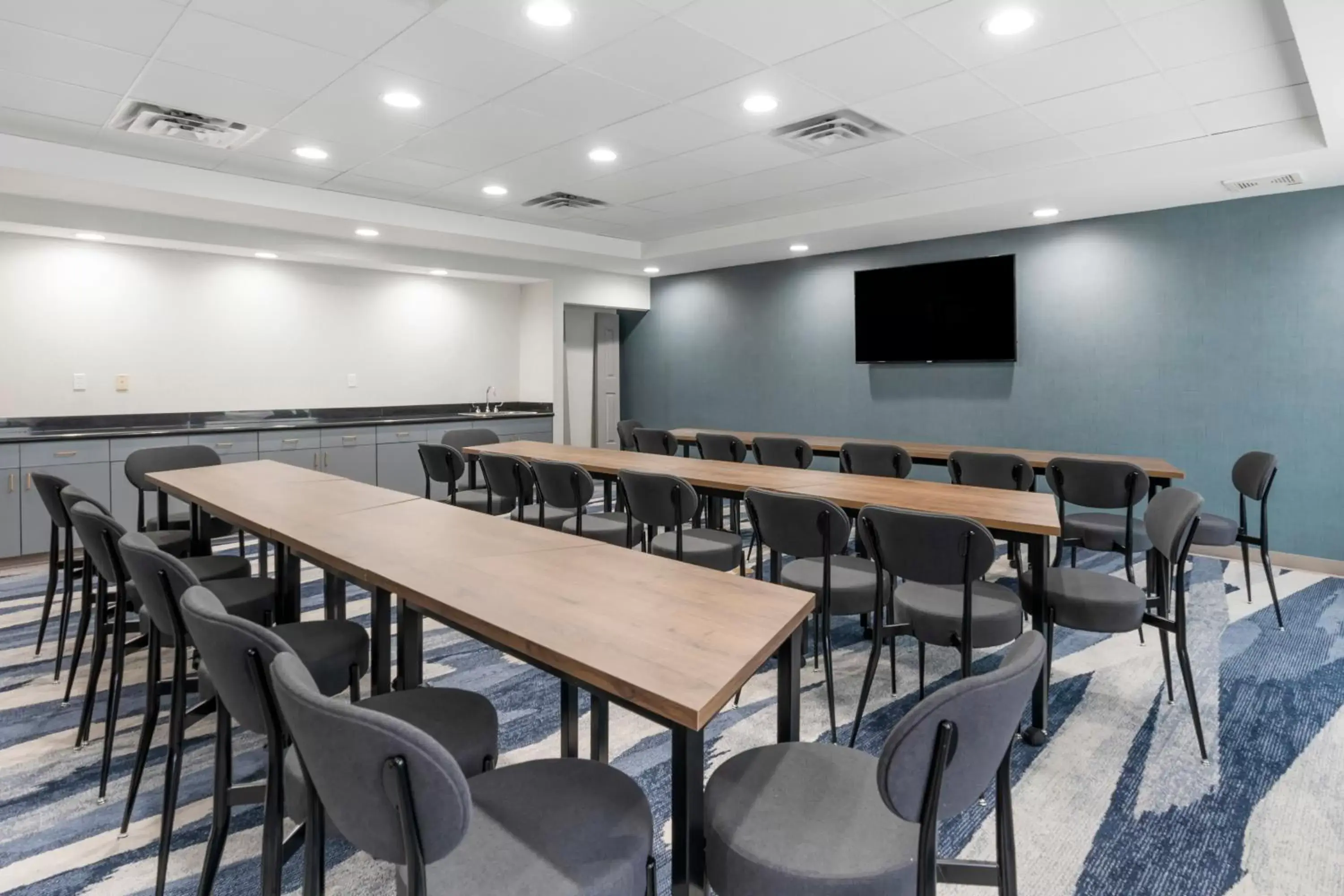 Meeting/conference room in Comfort Inn & Suites Hampton near Coliseum