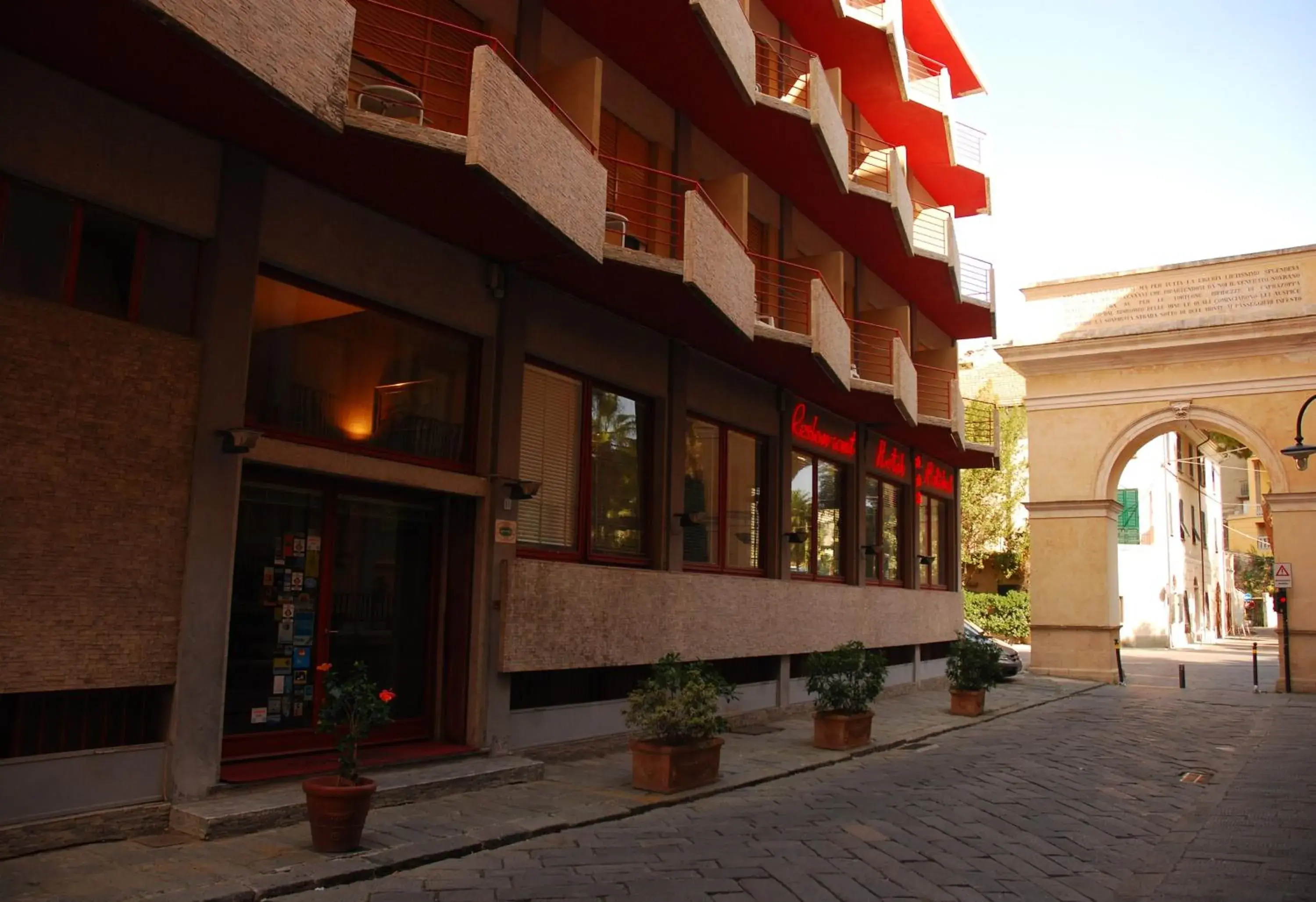 Facade/entrance, Property Building in Hotel Colibr