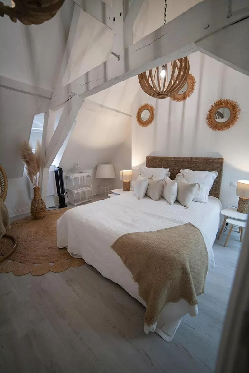 Photo of the whole room, Bed in Bienvenue Chez Nous