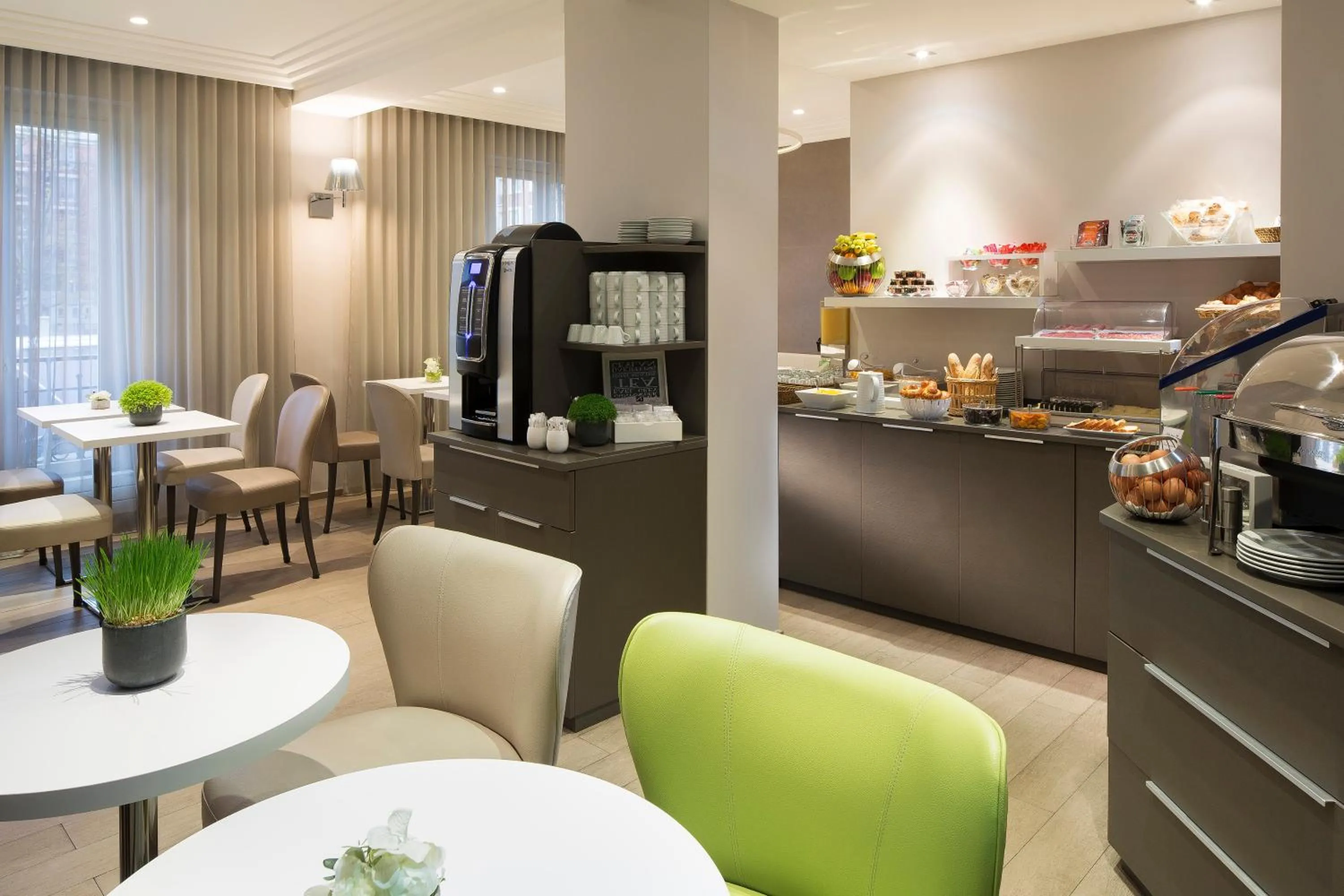 Restaurant/places to eat in Acropole